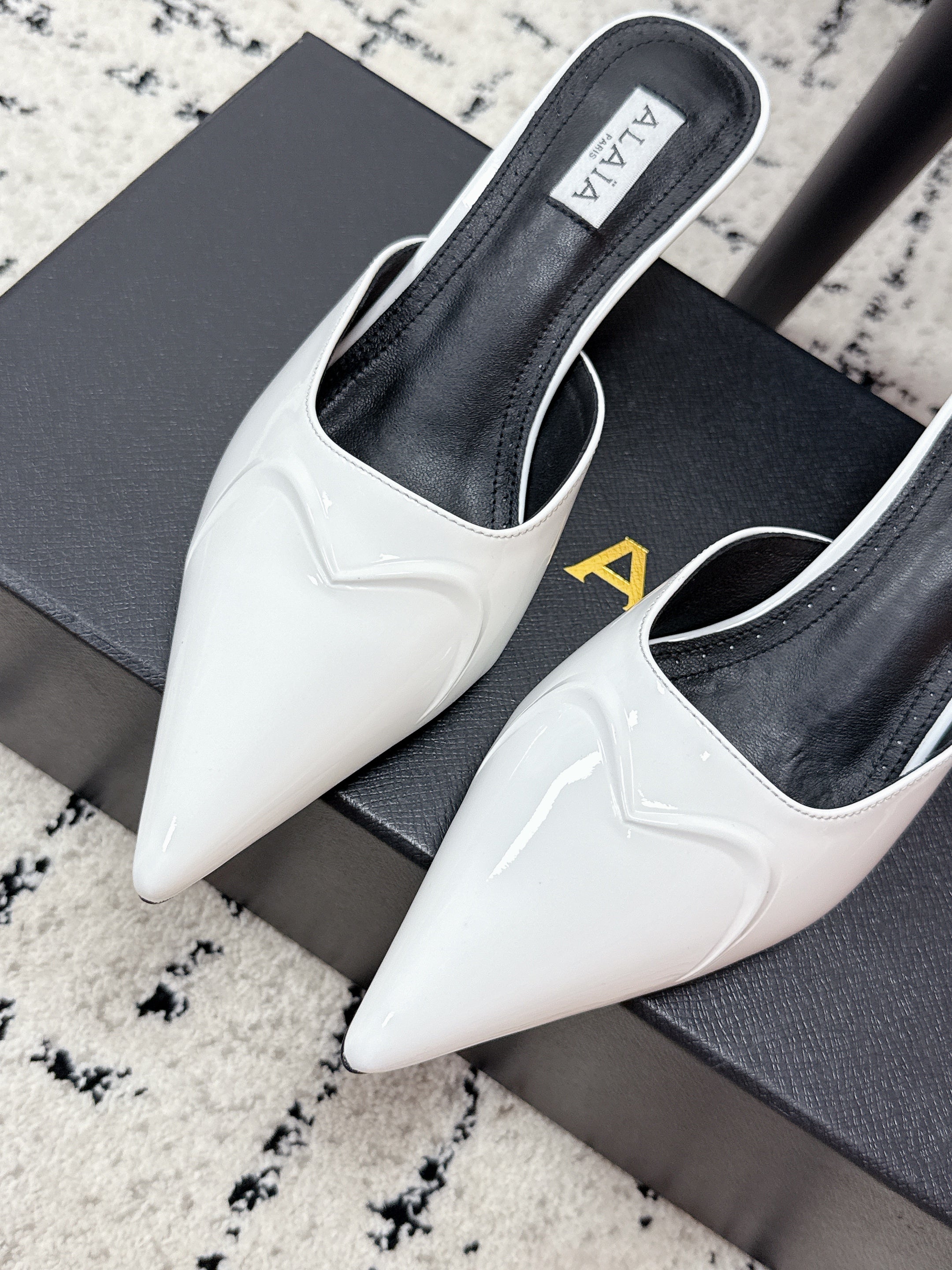 ALAIA 26S HEELED MULES 65 MM IN WHITE GLOSSY CALFSKIN