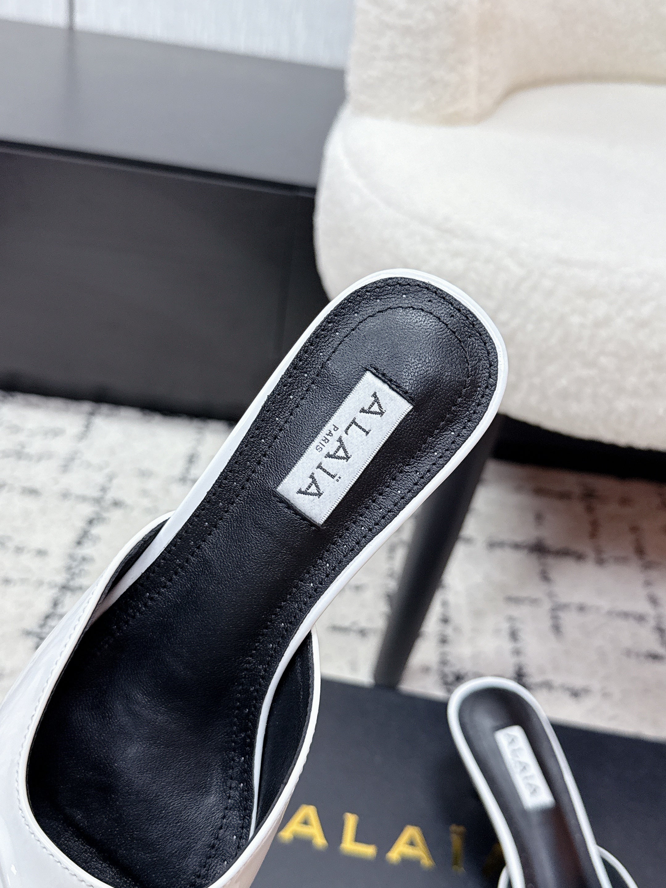 ALAIA 26S HEELED MULES 65 MM IN WHITE GLOSSY CALFSKIN