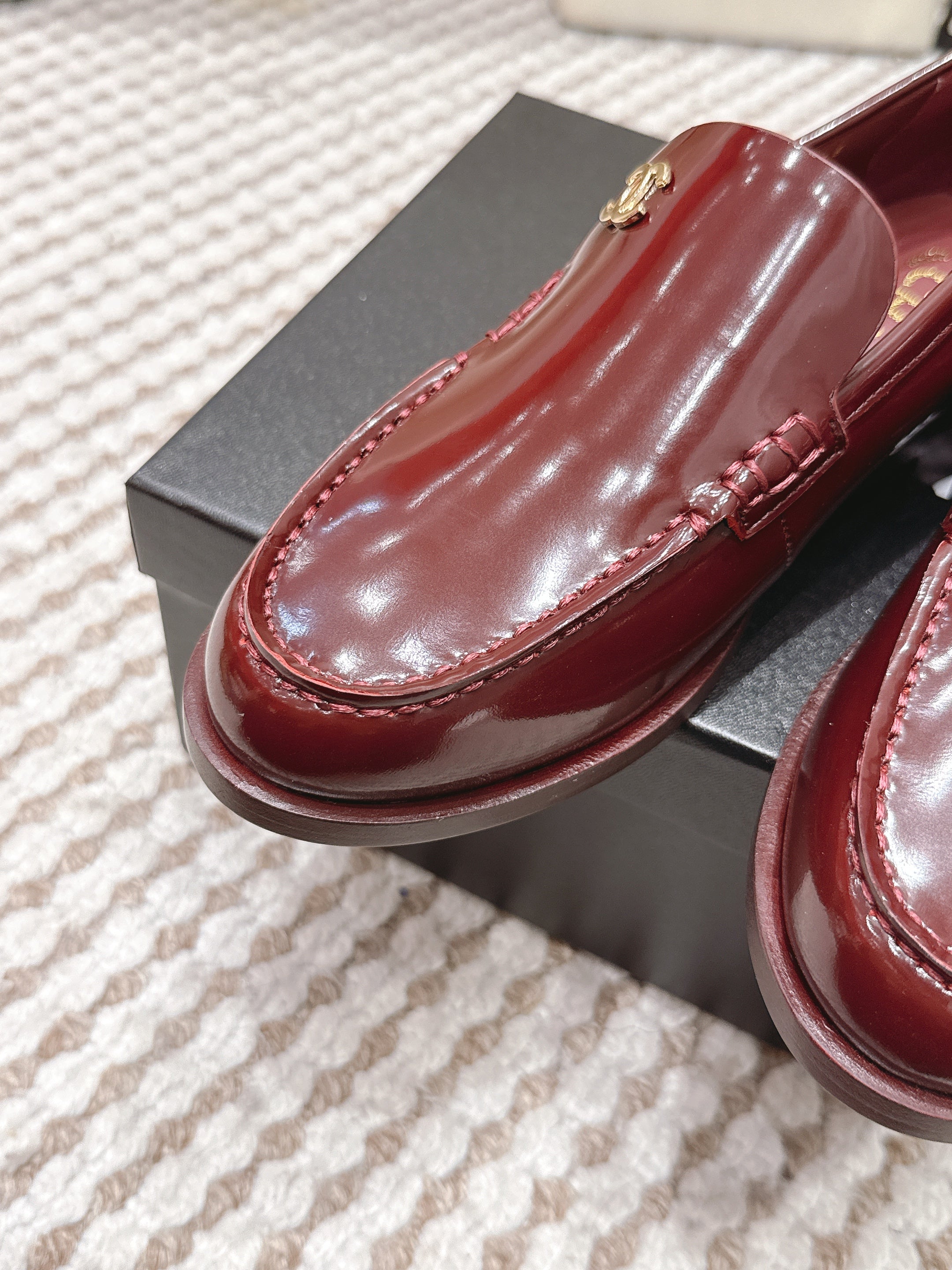 CHANEL 26S LOAFERS IN DARK RED GLOSSY CALFSKIN
