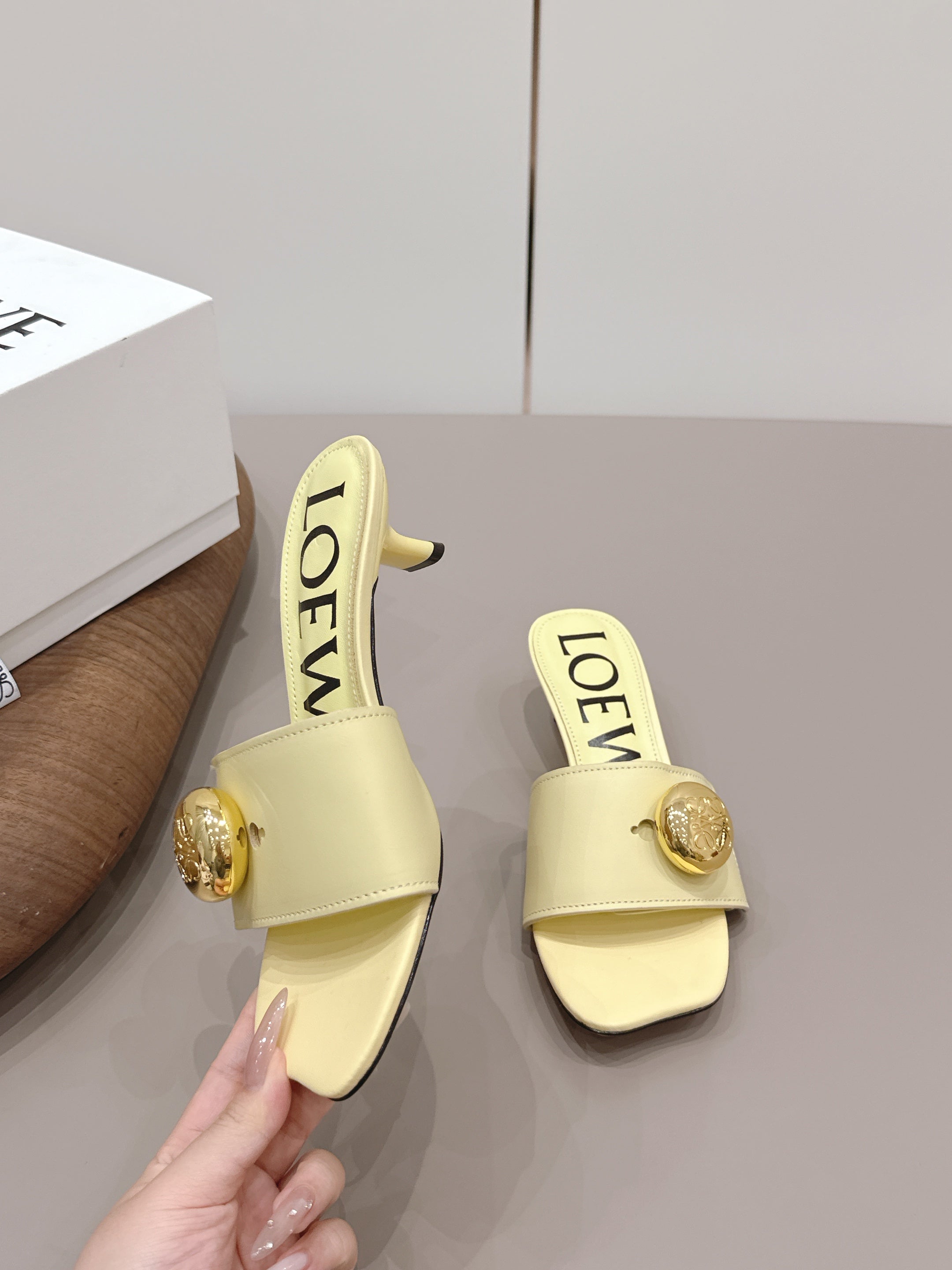 LOEWE 26S SQUARE TOE SANDALS 45MM IN LIGHT YELLOW CALFSKIN GOLD HARDWARE