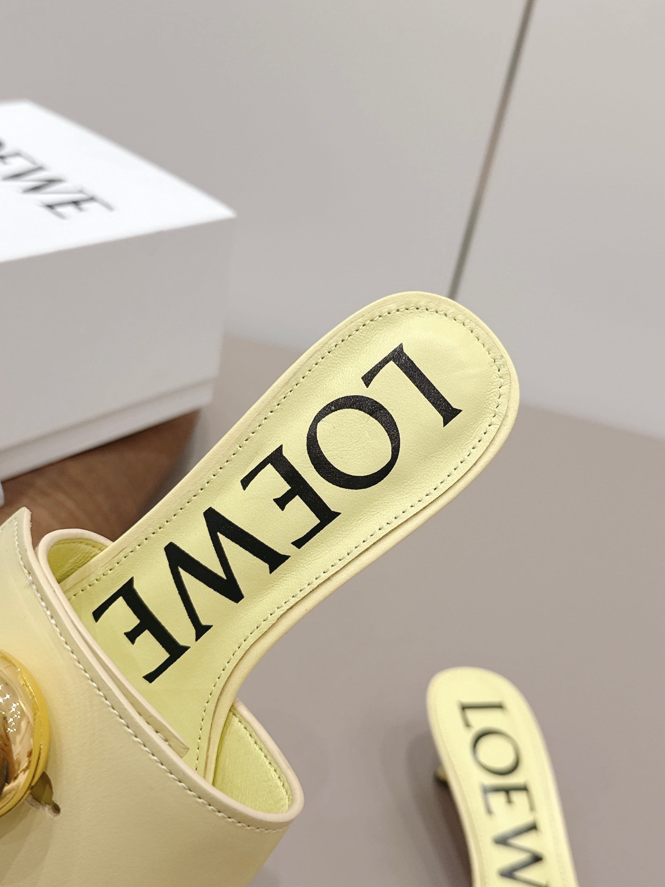 LOEWE 26S SQUARE TOE SANDALS 45MM IN LIGHT YELLOW CALFSKIN GOLD HARDWARE