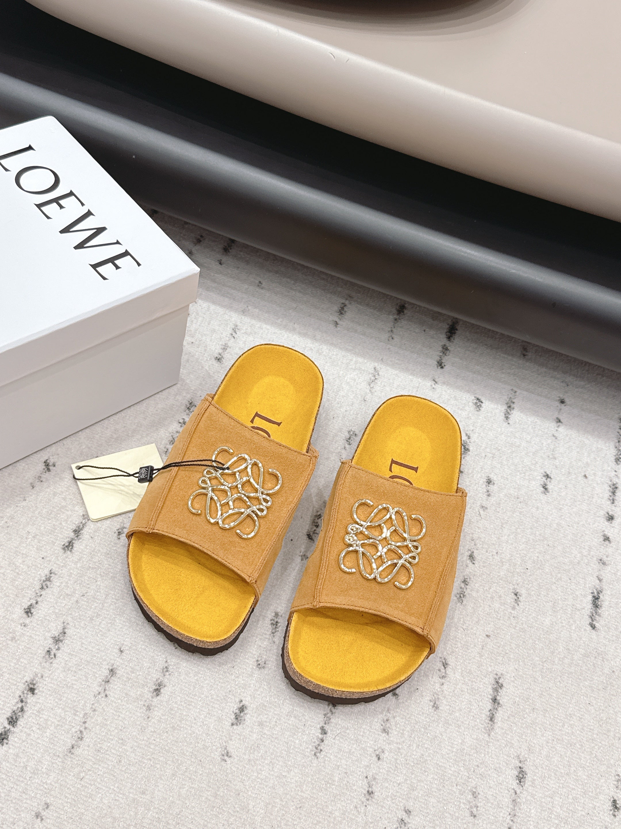 LOEWE 26S FLAT SANDALS IN GOLD YELLOW LOGO GOLD HARDWARE