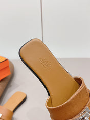 HM 26S GIULIA SANDAL IN CARAMEL BROWN EPSOM CALFSKIN SILVER HARDWARE