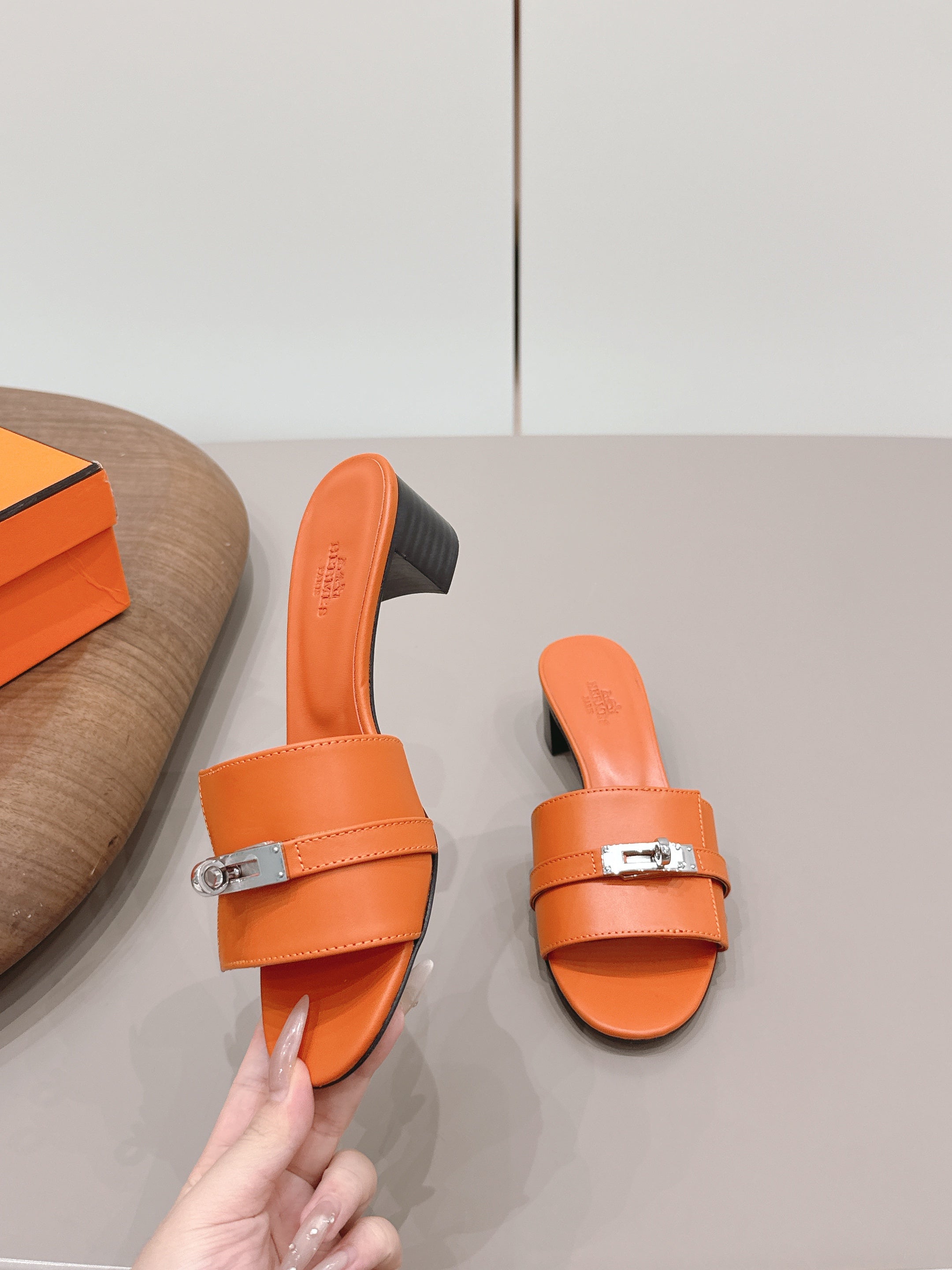 HM 26S KELLY HEEL SANDAL 50MM IN ORANGE CALFSKIN SILVER HARDWARE