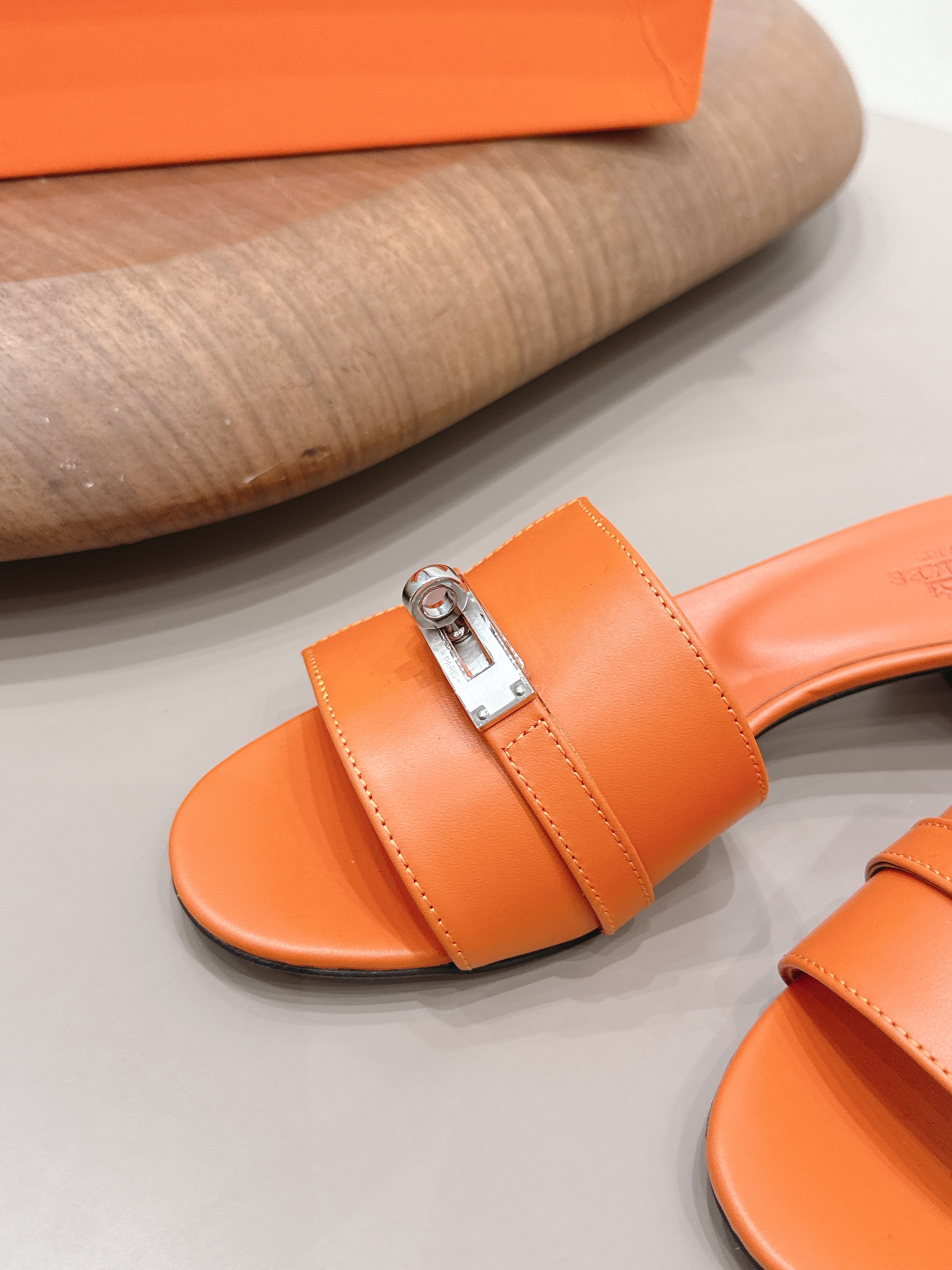 HM 26S KELLY HEEL SANDAL 50MM IN ORANGE CALFSKIN SILVER HARDWARE