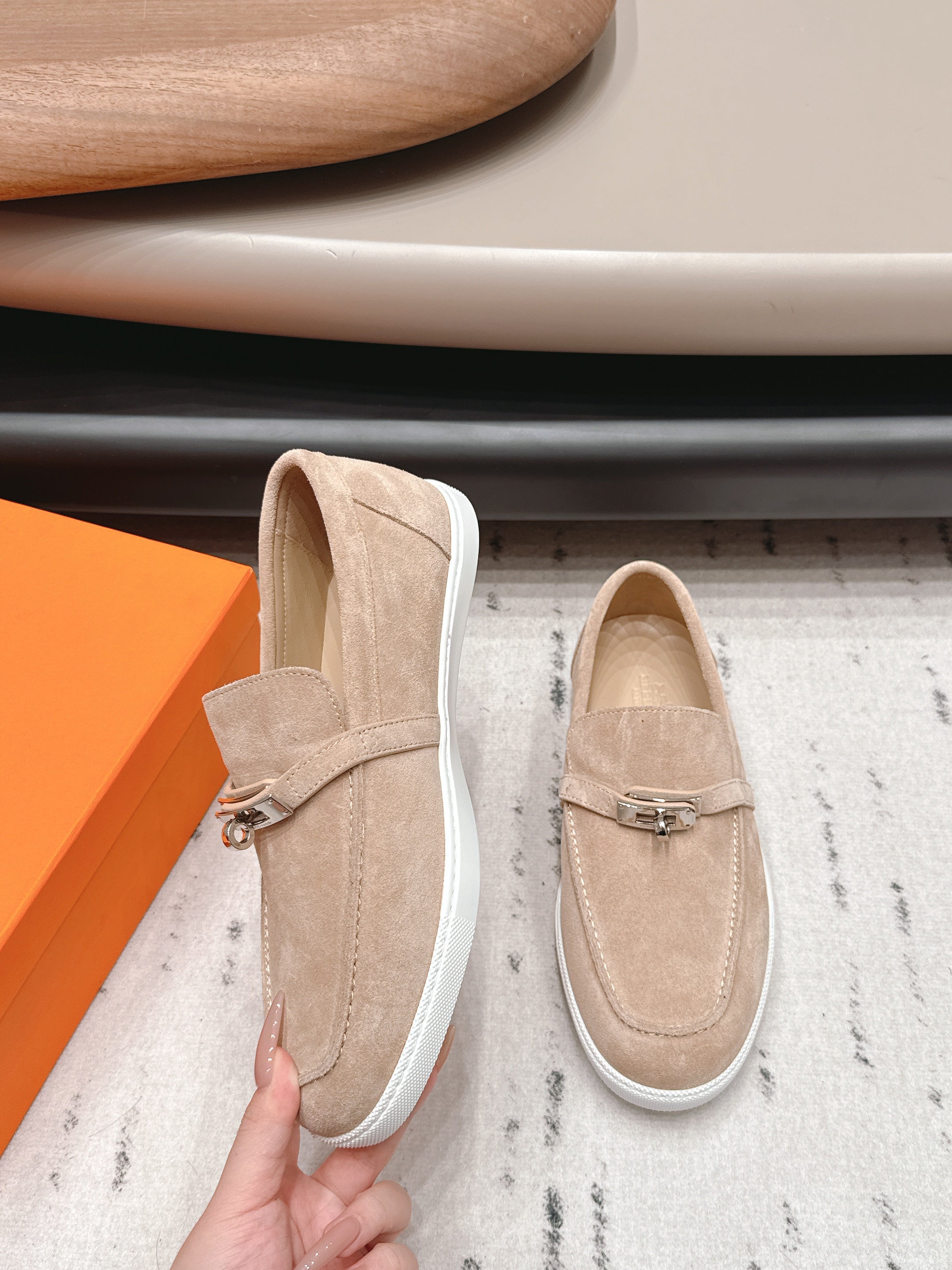 HM 26S KELLY PARIS LOAFERS IN SAND BROWN SUEDE SILVER HARDWARE