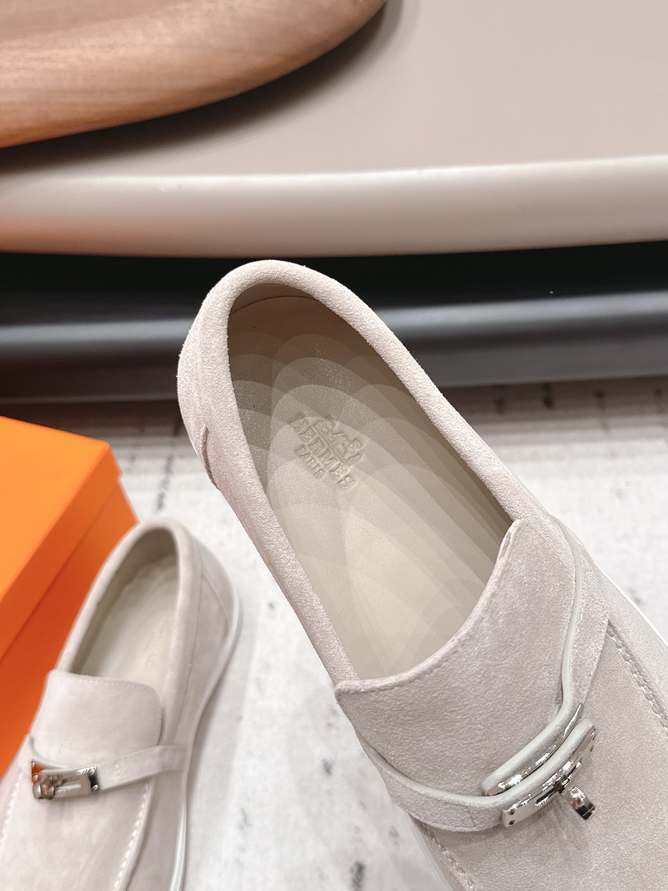 HM 26S KELLY PARIS LOAFERS IN LIGHT GREY SUEDE SILVER HARDWARE