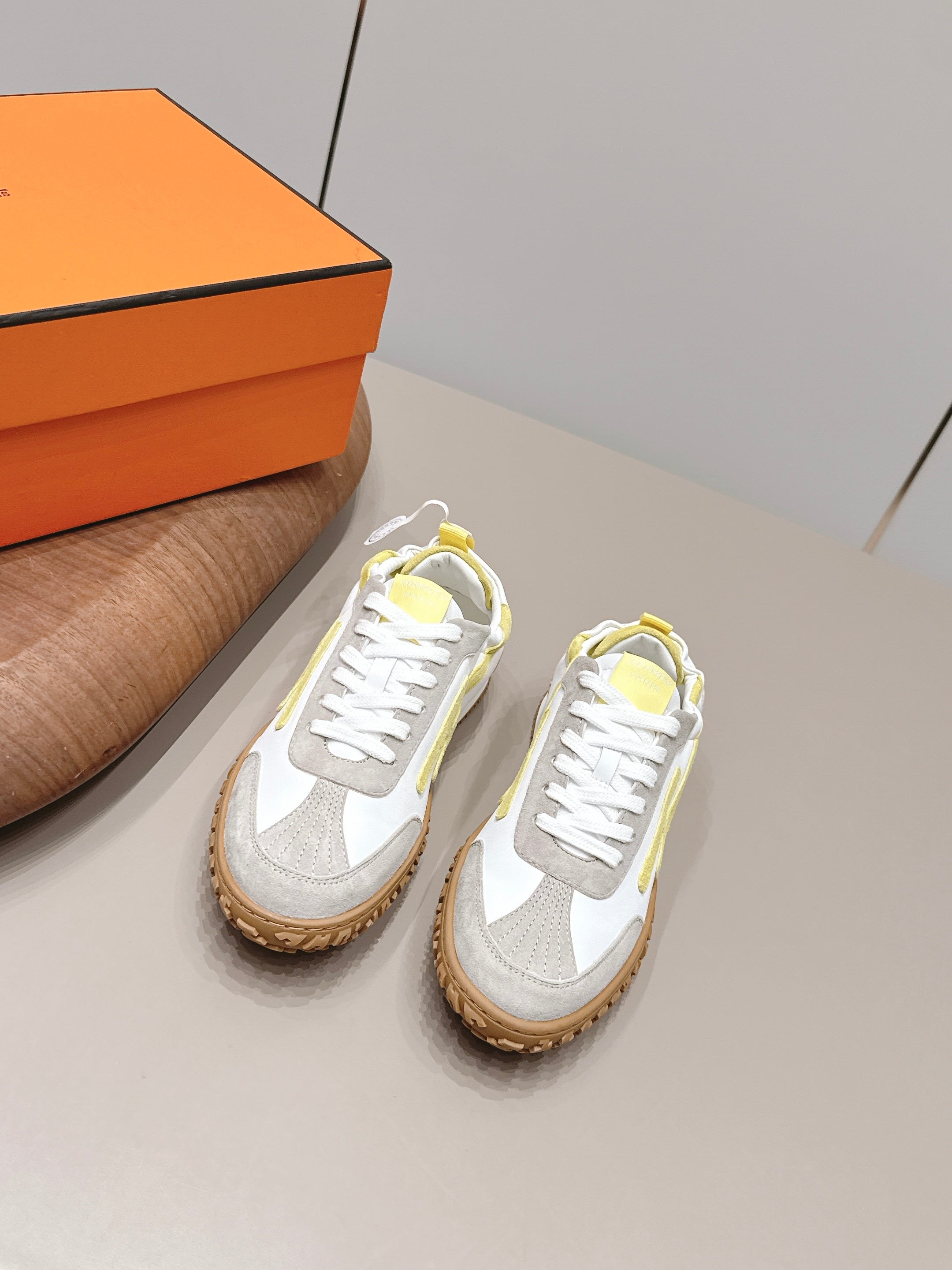 HM 26S BOUNCING SNEAKERS IN WHITE CALFSKIN AND LIGHT GREY YELLOW SUEDE