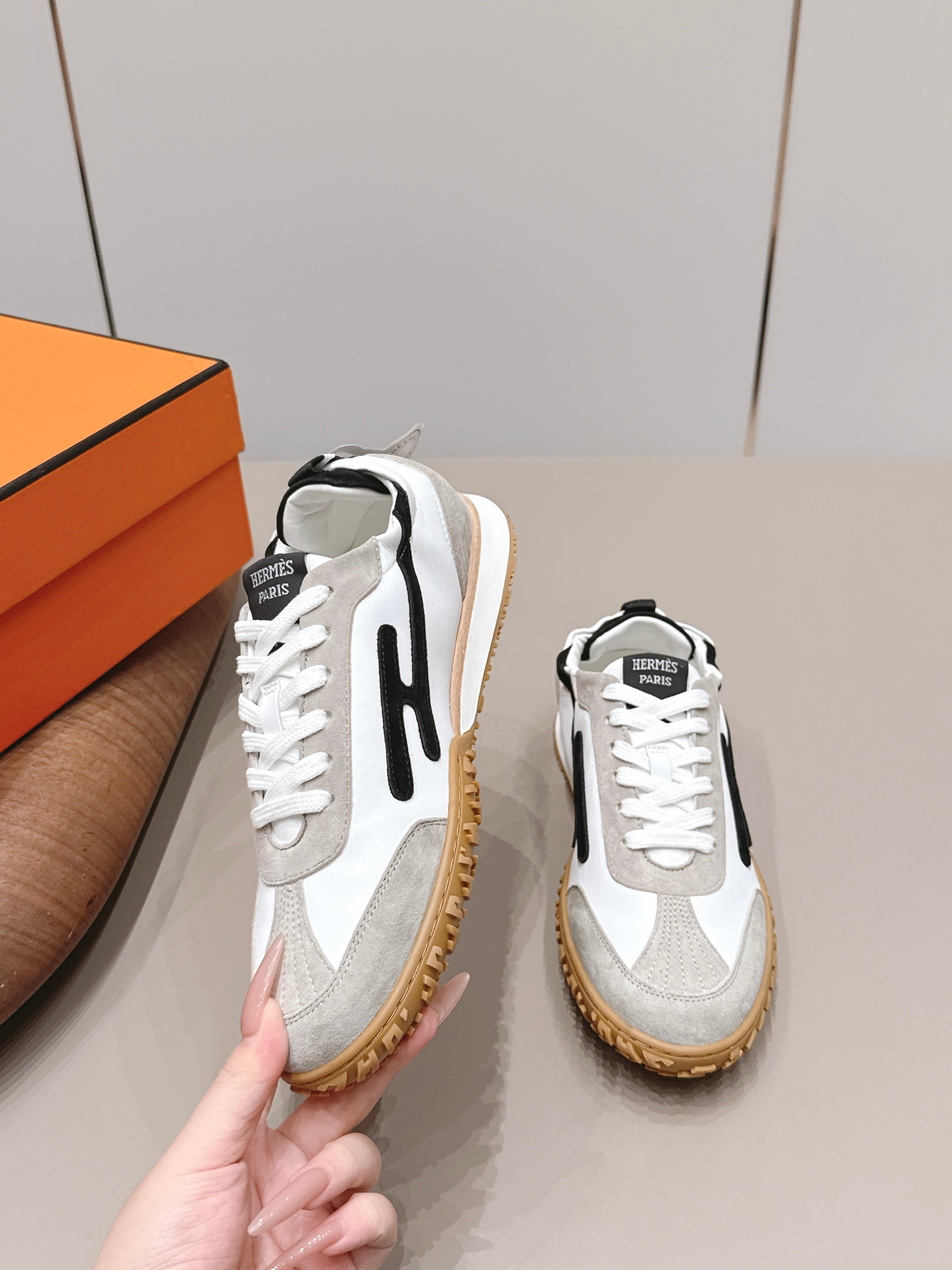 HM 26S BOUNCING SNEAKERS IN WHITE CALFSKIN AND LIGHT GREY BLACK SUEDE