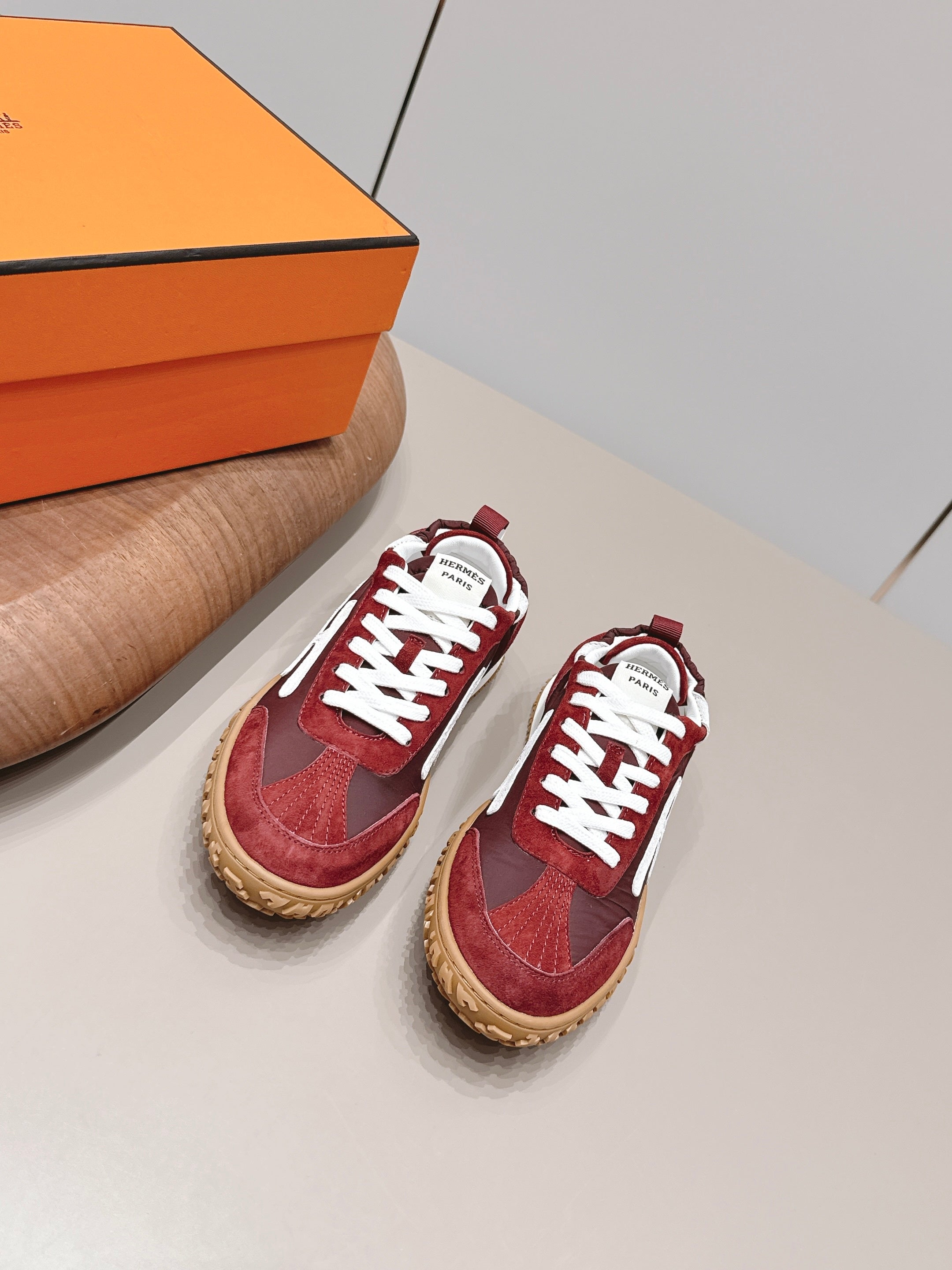 HM 26S BOUNCING SNEAKERS IN BROWN NYLON AND RED SUEDE