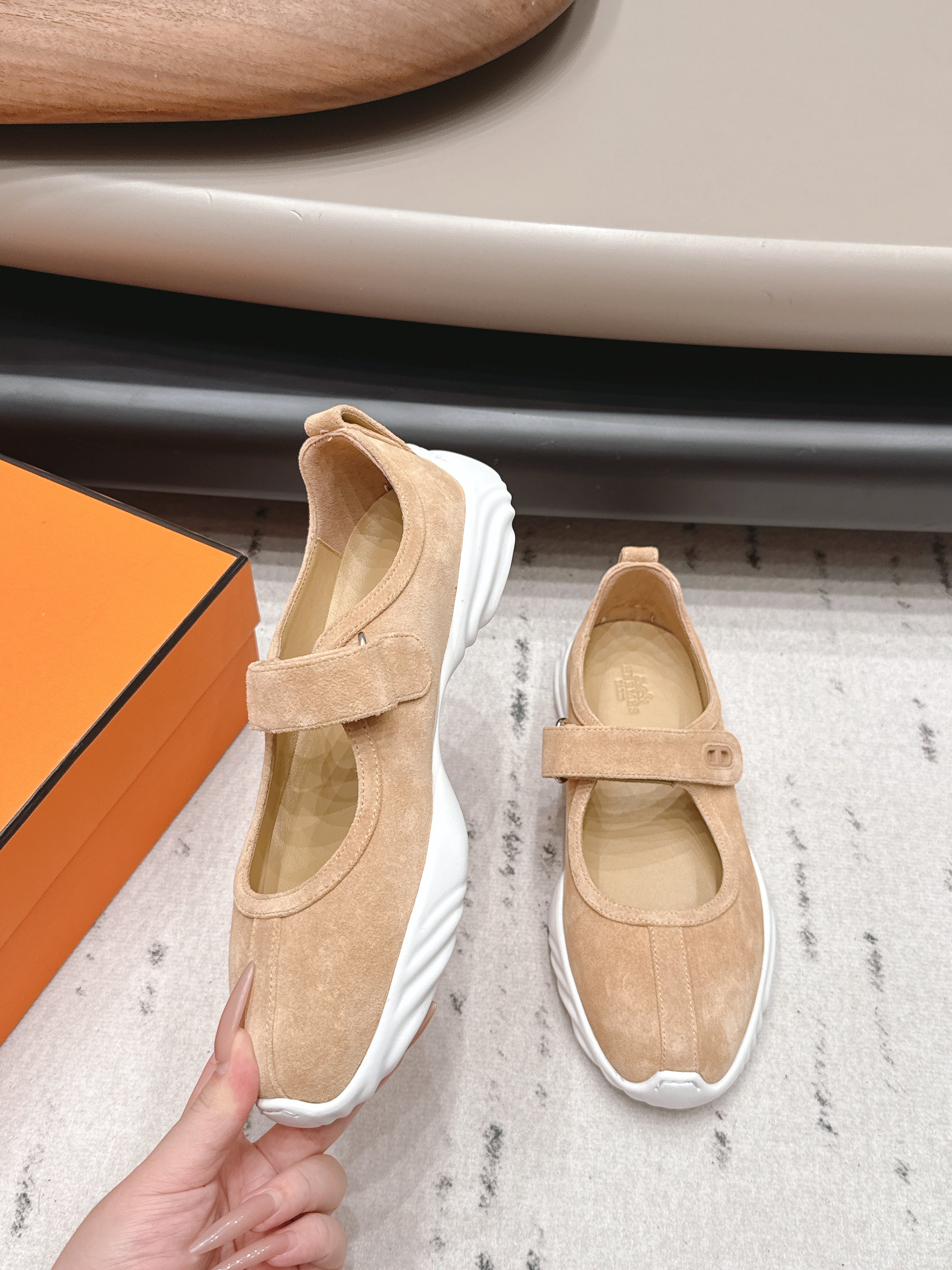 HM 26S KICHU BALLET FLAT IN LIGHT BROWN SUEDE