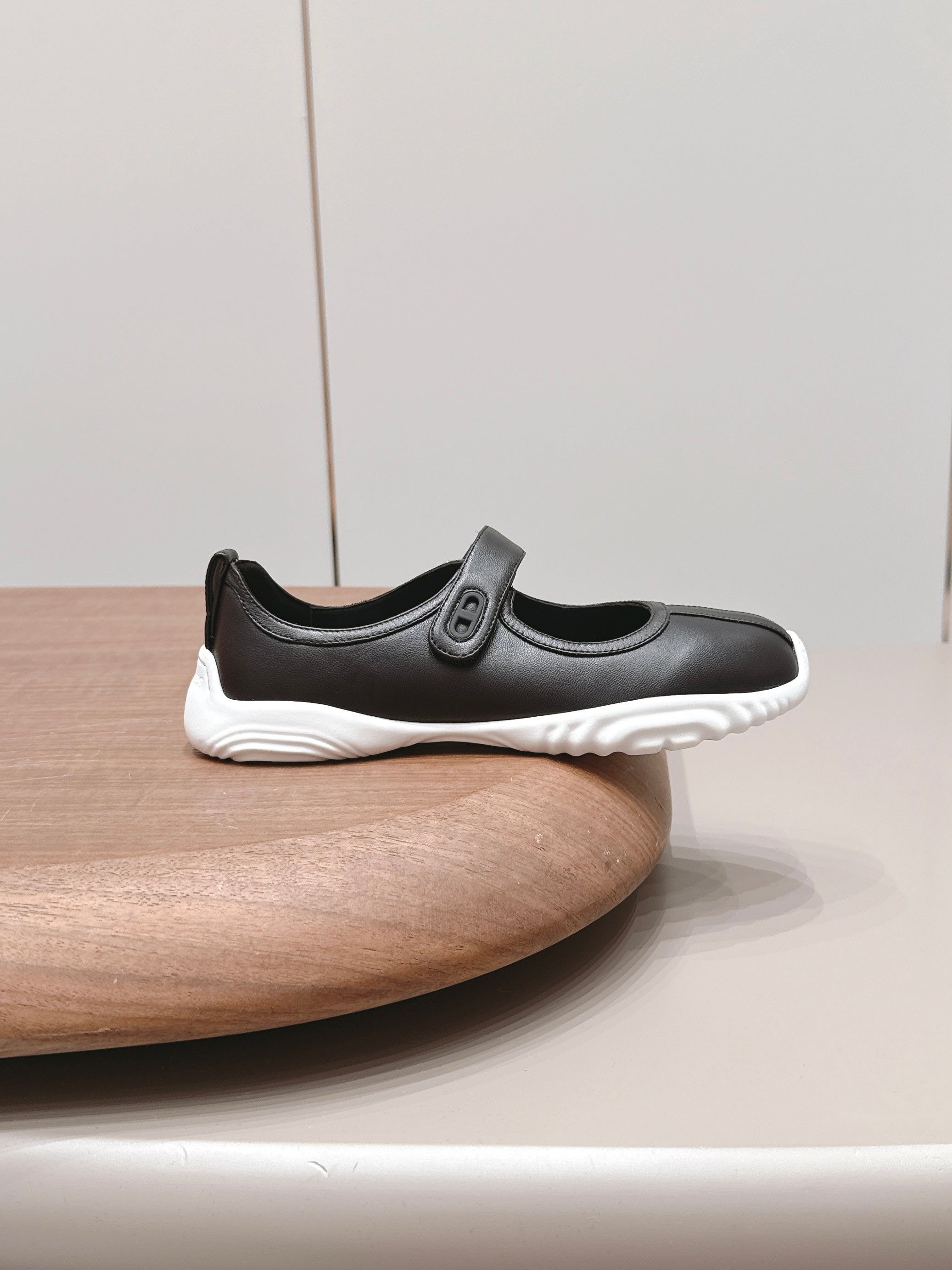 HM 26S KICHU BALLET FLAT IN BLACK CALFSKIN