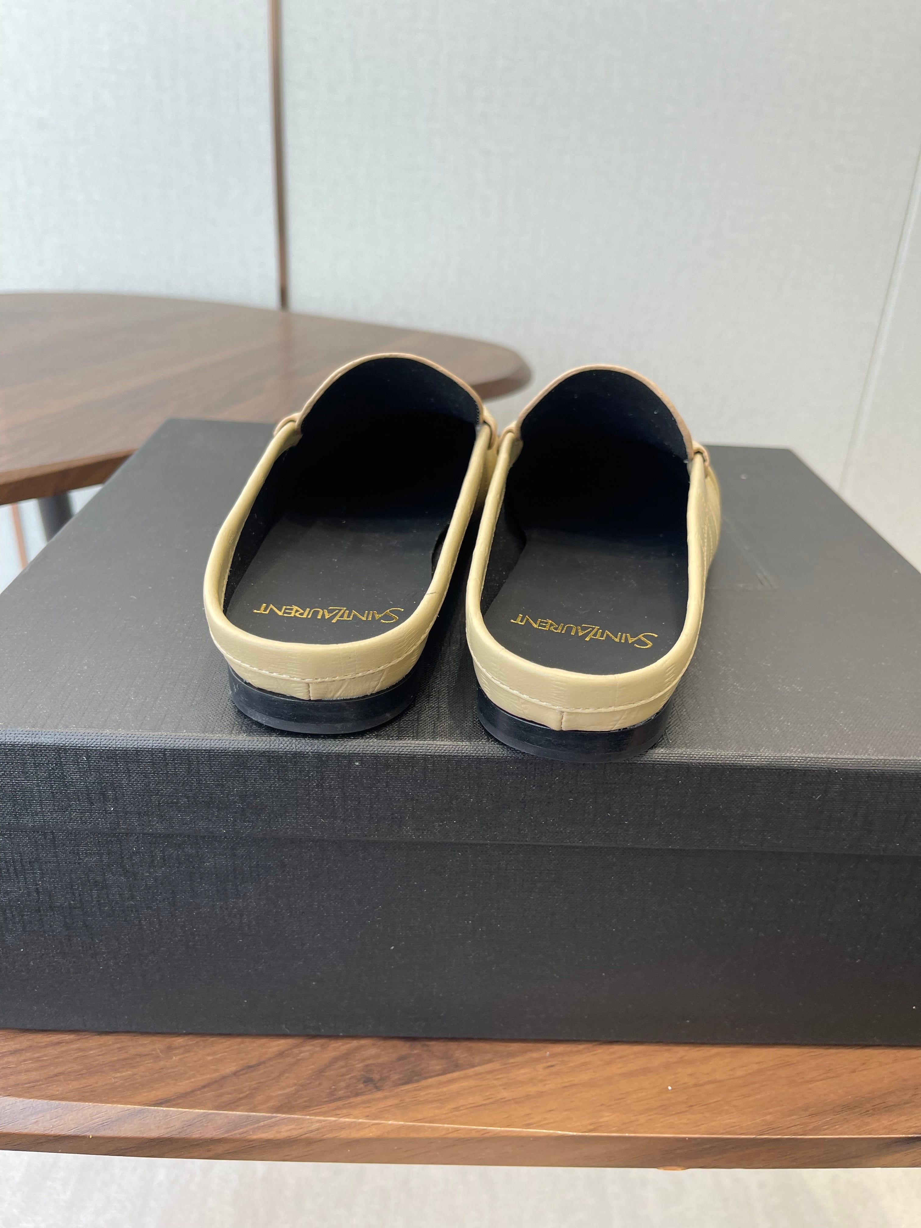 YSL 26S LOAFER MULES IN BEIGE CALFSKIN