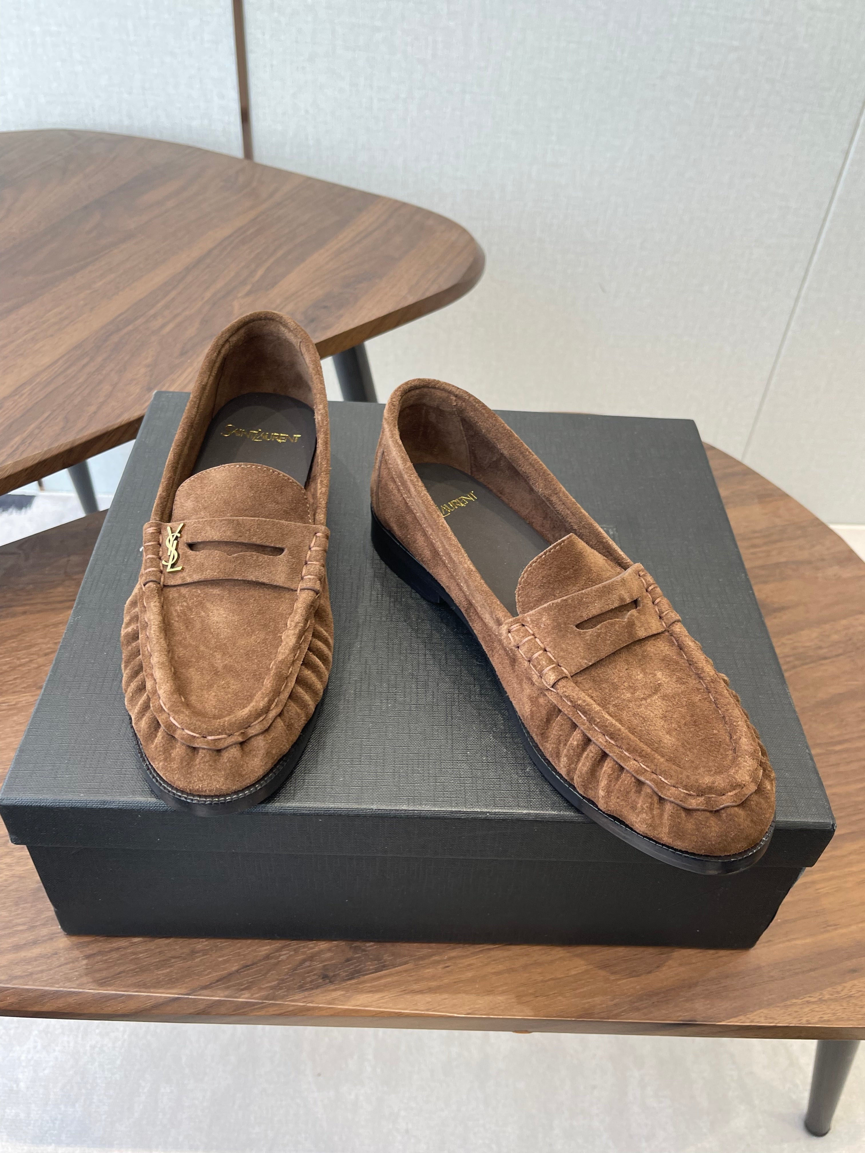YSL 26S LOAFER IN BROWN SUEDE