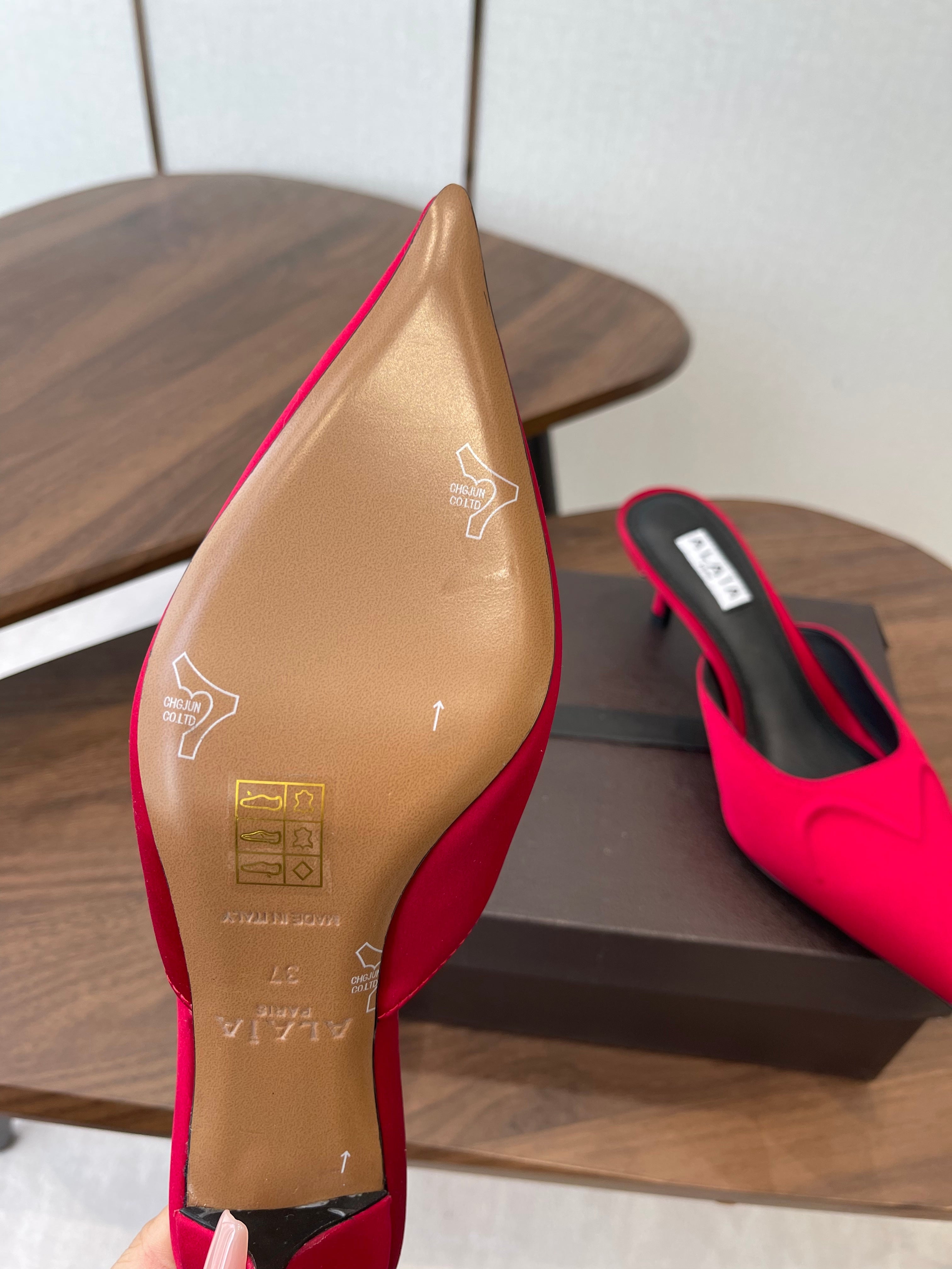 ALAIA 26S HEELED MULES 50 MM IN RED FABRIC