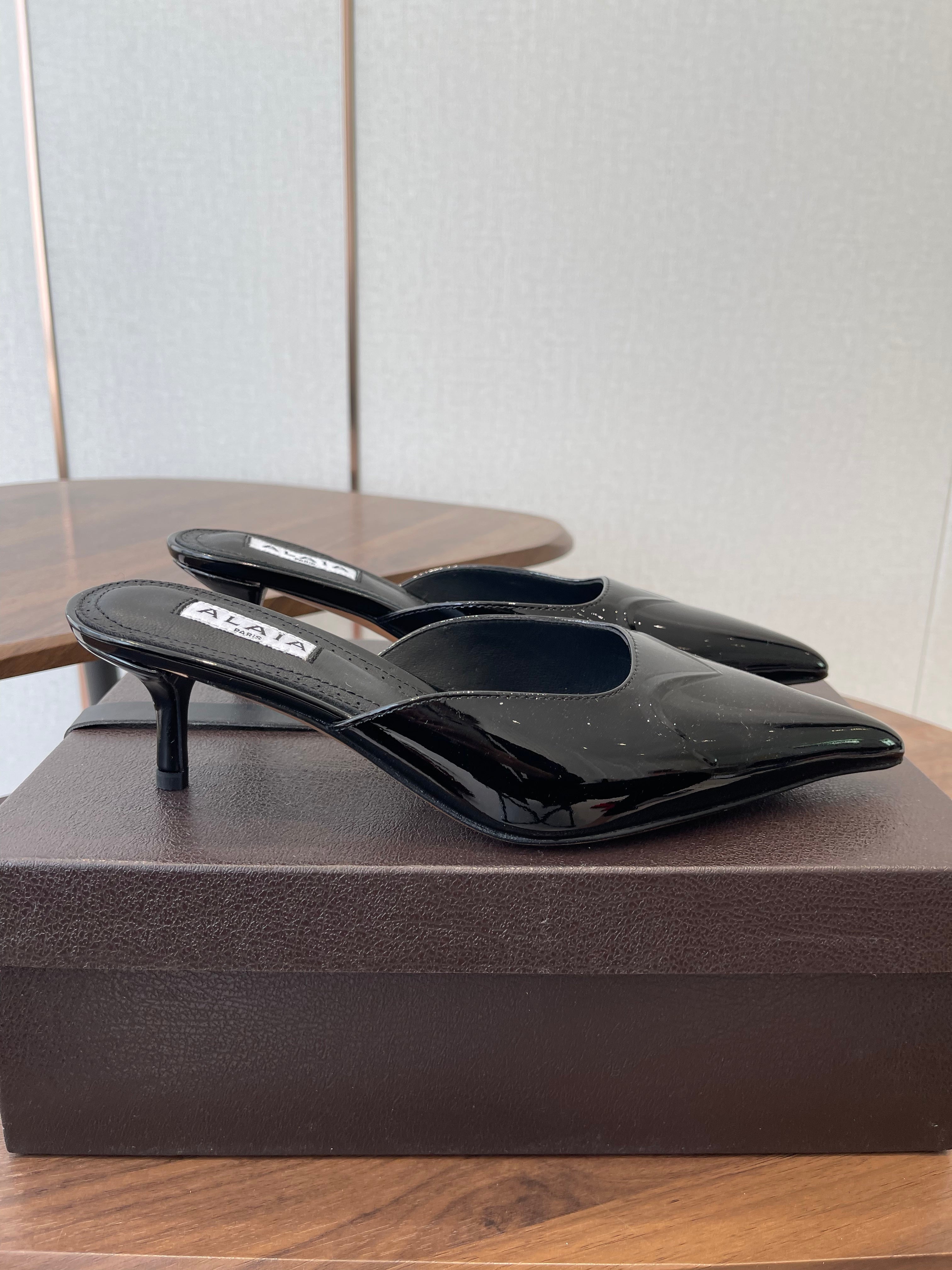 ALAIA 26S HEELED MULES 50 MM IN BLACK GLOSSY CALFSKIN