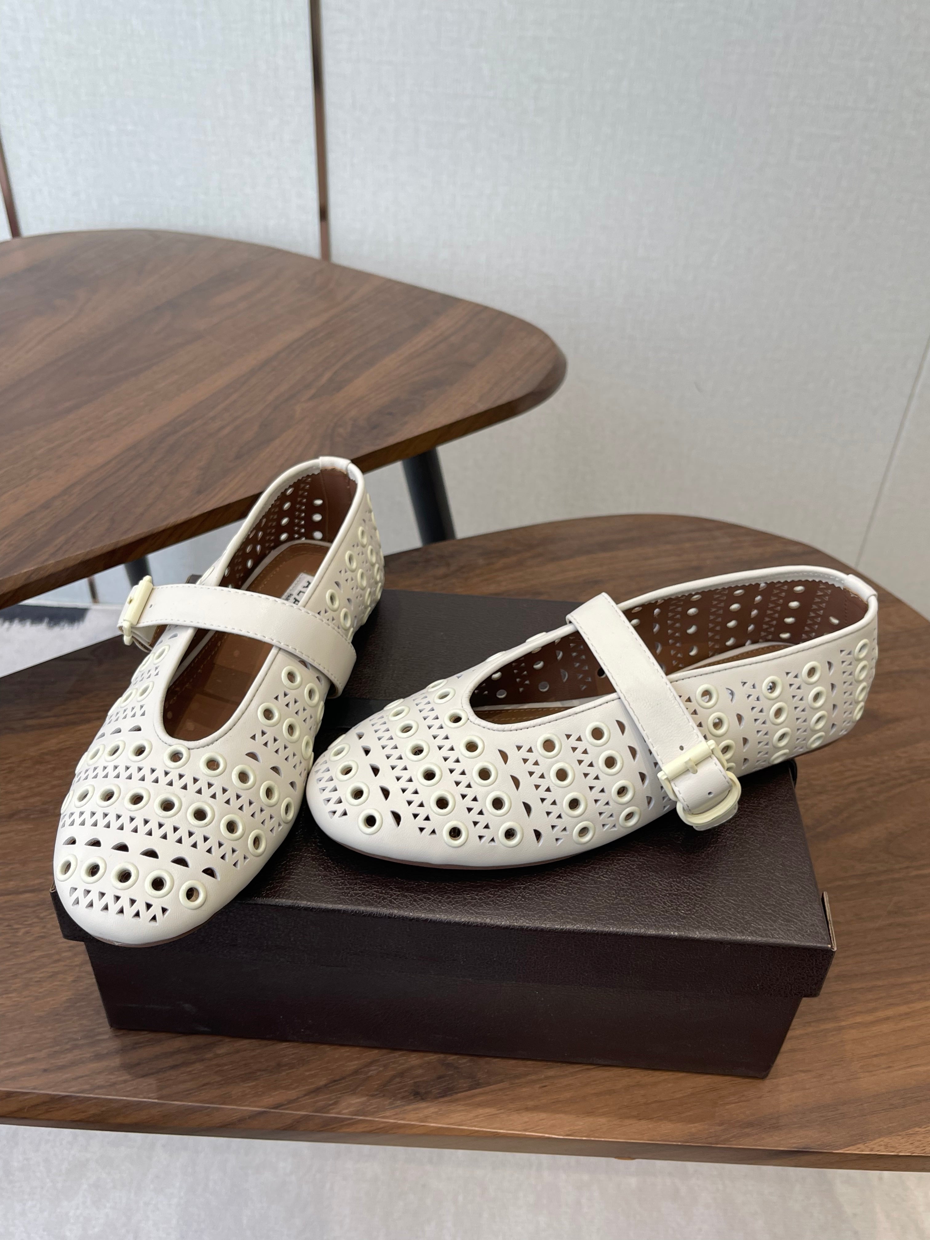 ALAIA 26S MARY JANE FLATS IN WHITE LAMBSKIN
