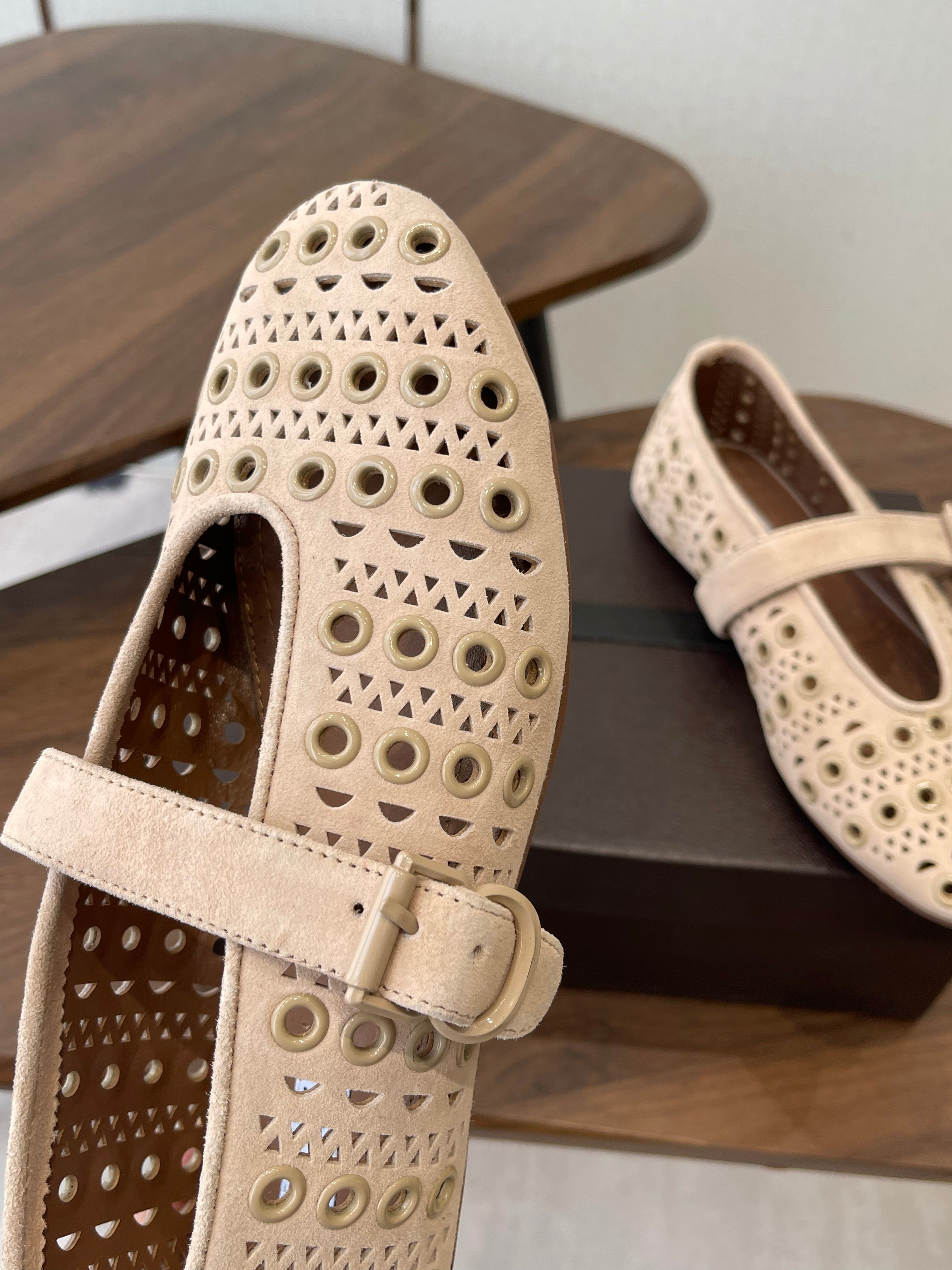 ALAIA 26S MARY JANE FLATS IN BEIGE SUEDE