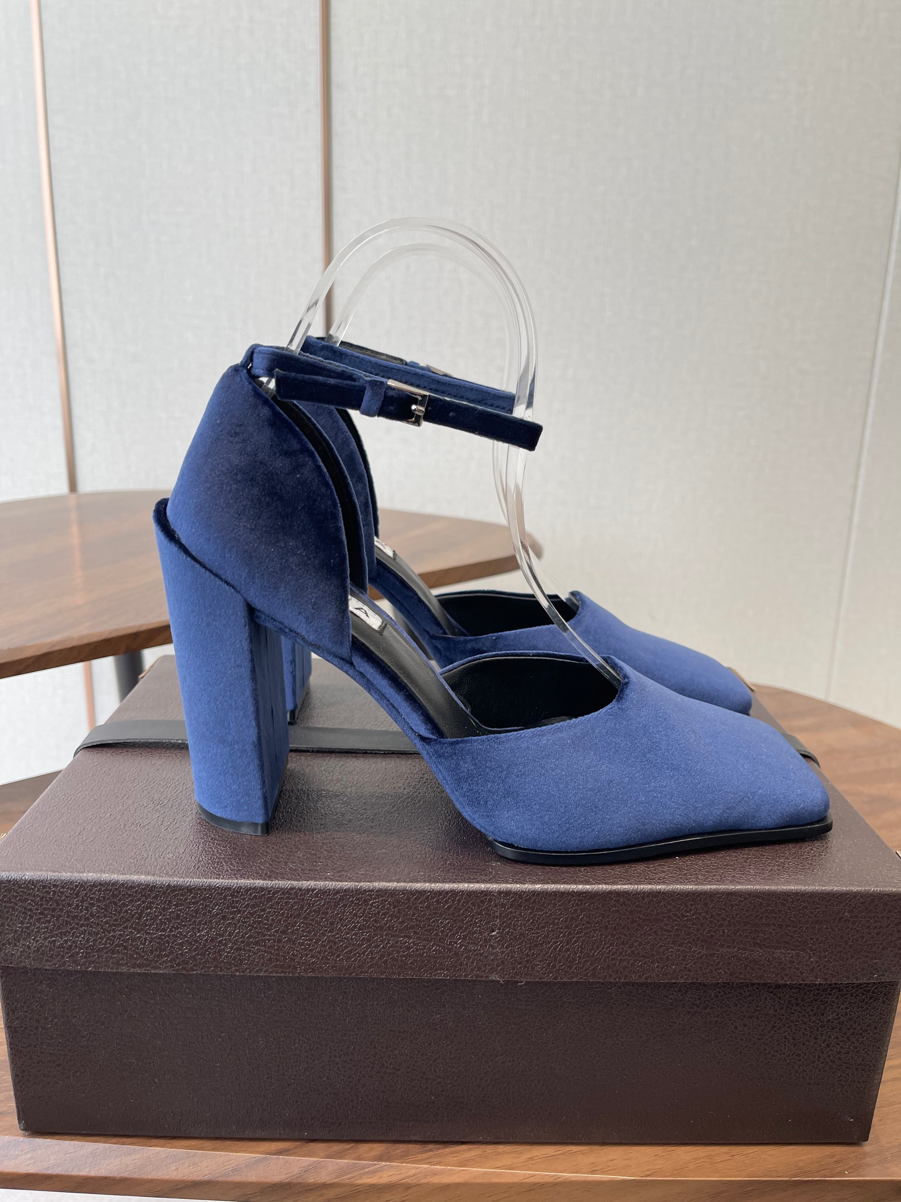 ALAIA 26S SQUARE-TOE HIGH HEELS 95 MM IN NAVY BLUE SUEDE