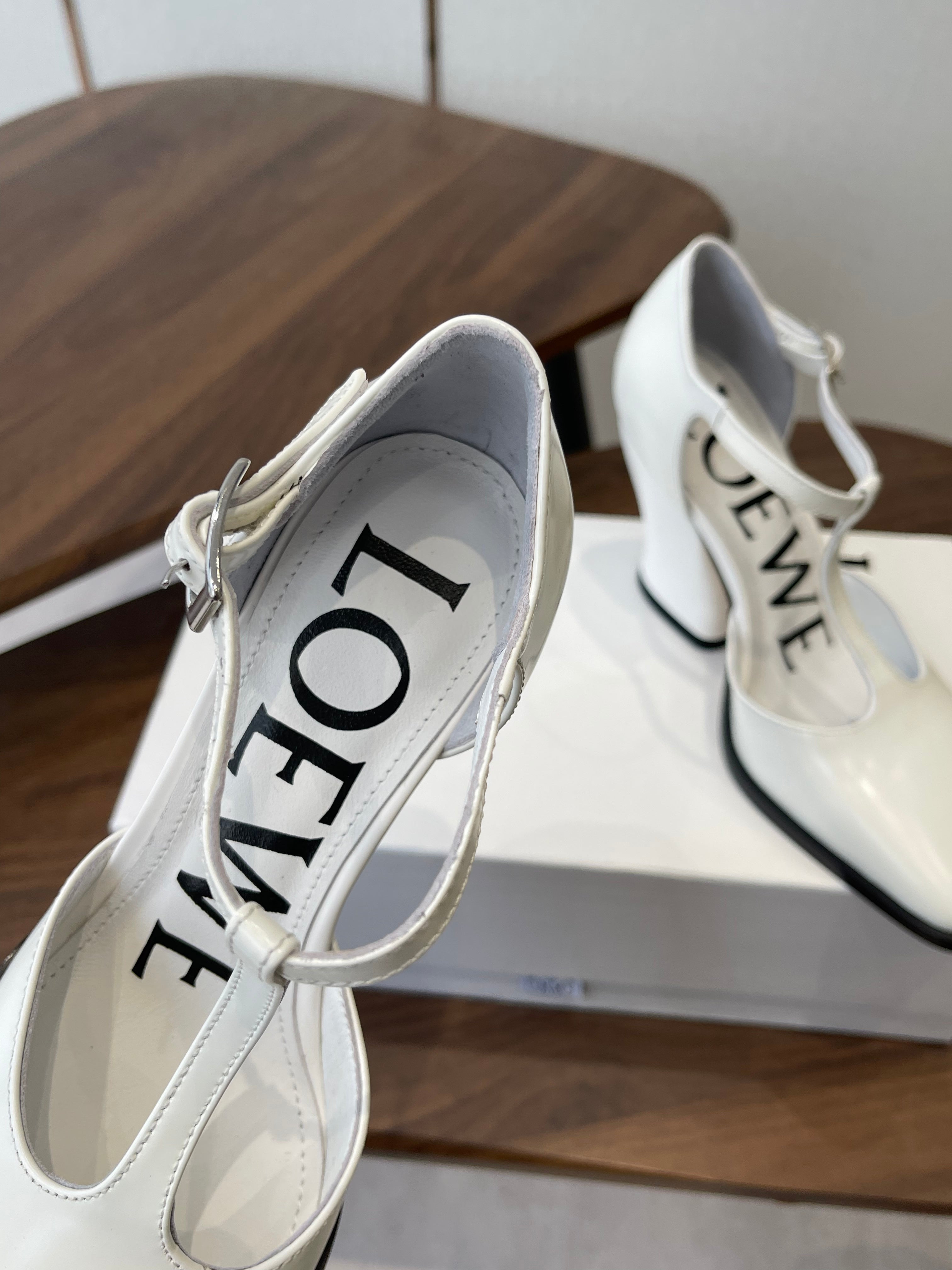 LOEWE 26S ONDA 90MM T-STRAP HIGH-HEEL SHOES IN WHITE GLOSSY CALFSKIN