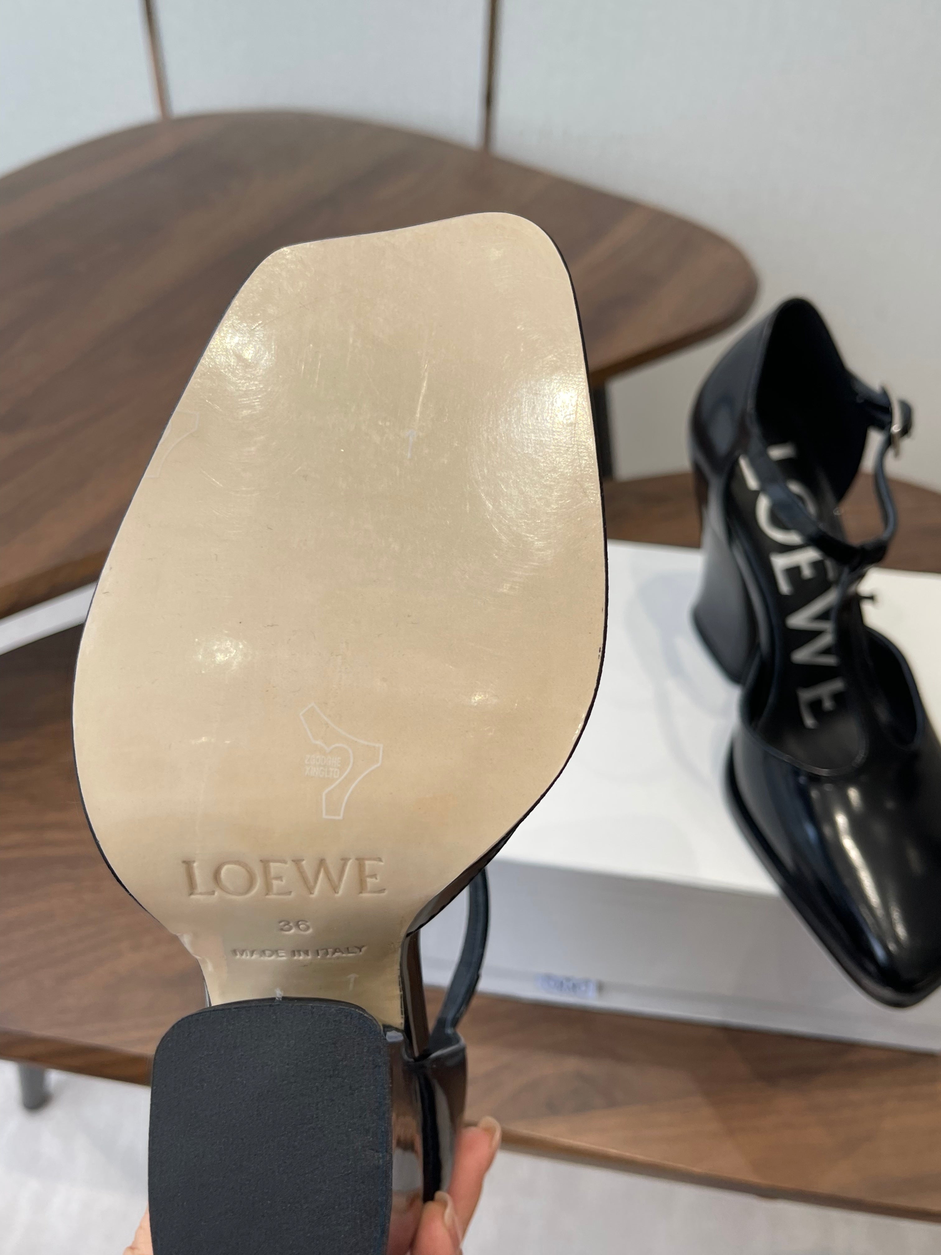 LOEWE 26S ONDA 90MM T-STRAP HIGH-HEEL SHOES IN BLACK GLOSSY CALFSKIN