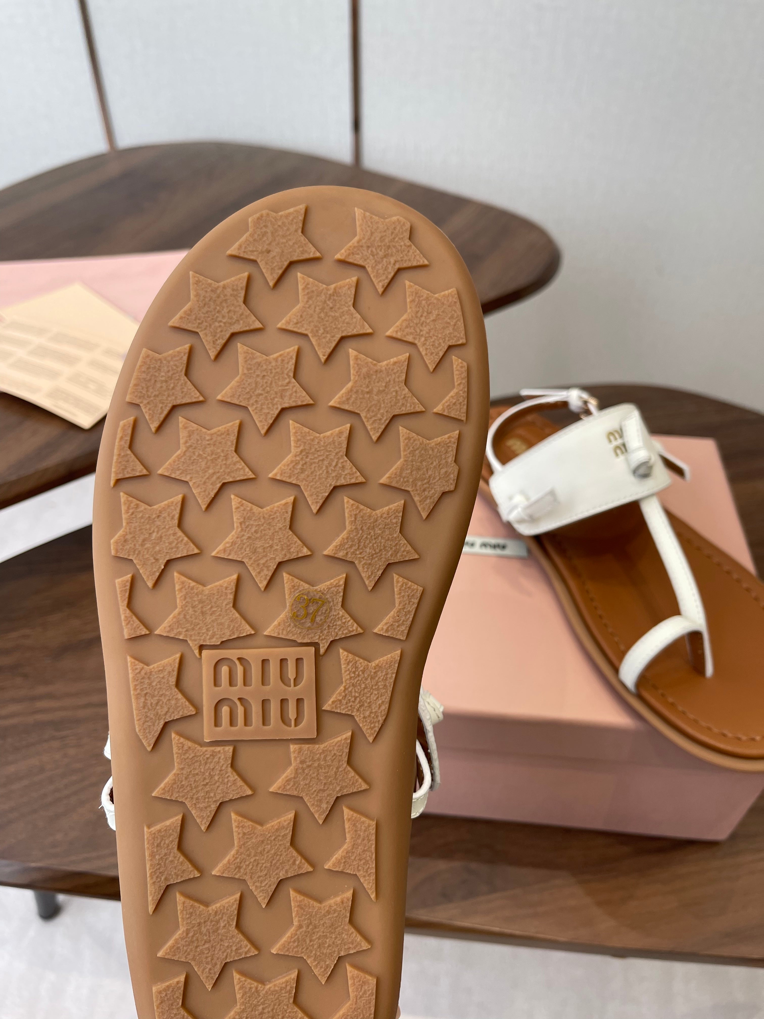 MIUMIU 26S FLIP FLOPS IN WHITE AND TAN BROWN CALFSKIN