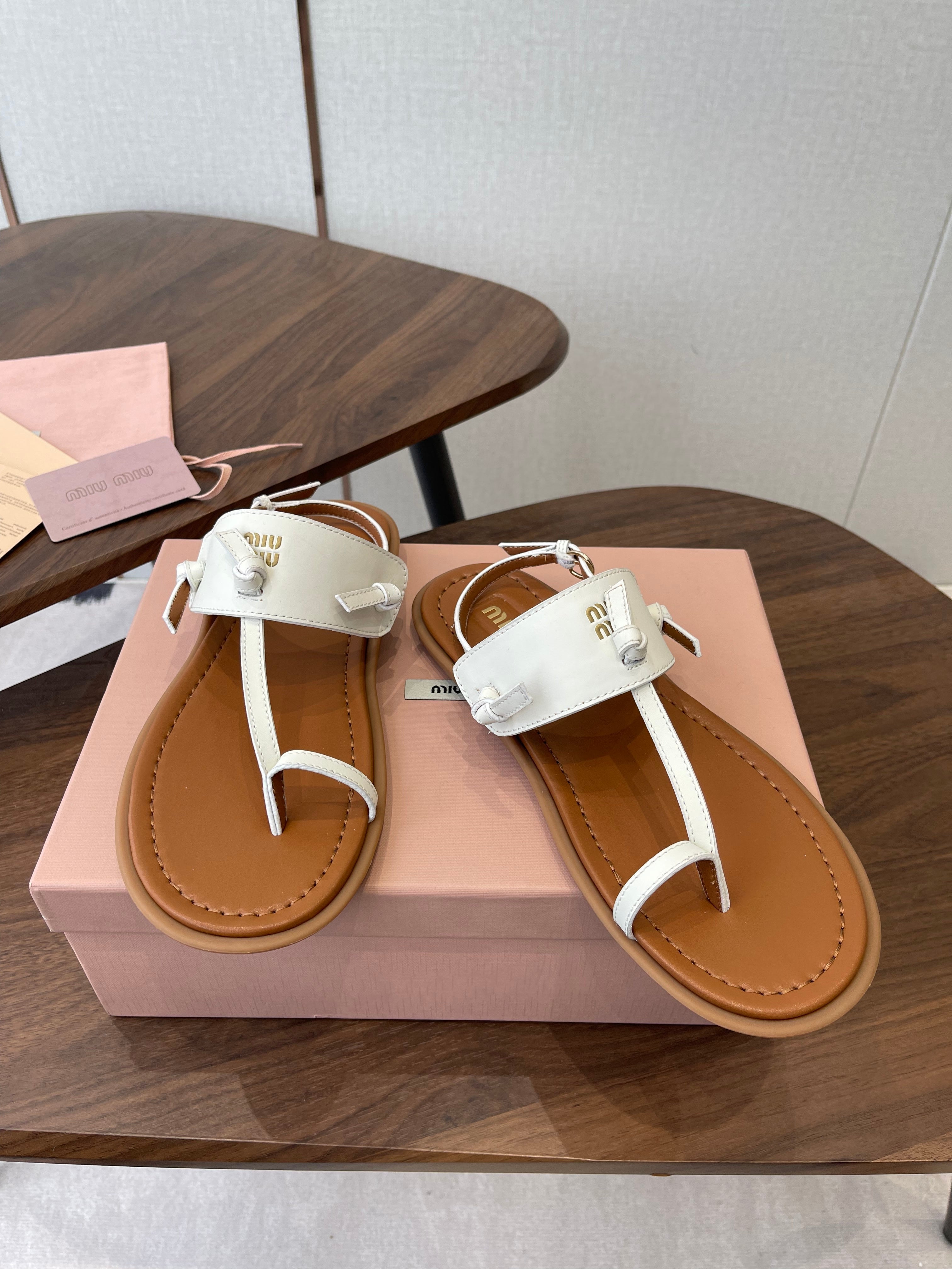 MIUMIU 26S FLIP FLOPS IN WHITE AND TAN BROWN CALFSKIN