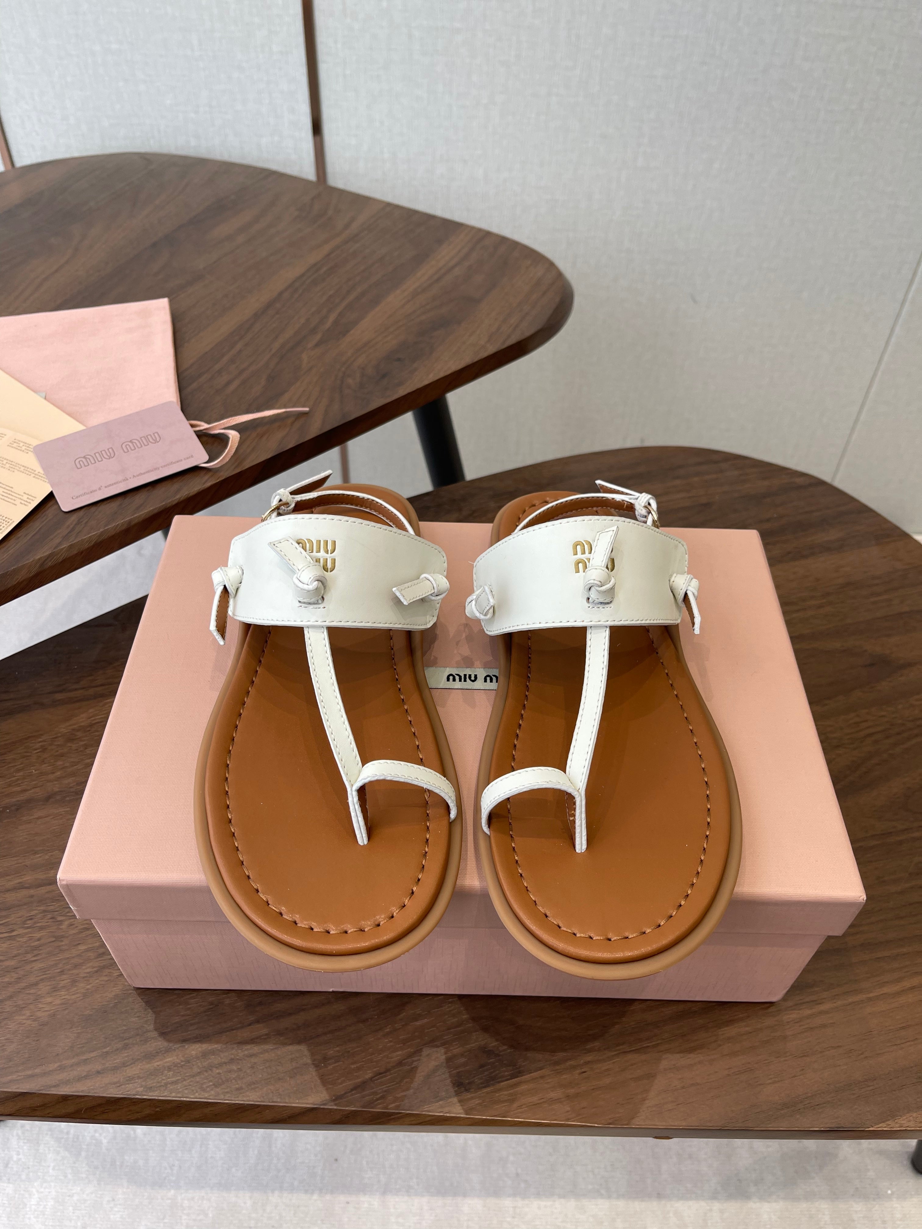 MIUMIU 26S FLIP FLOPS IN WHITE AND TAN BROWN CALFSKIN