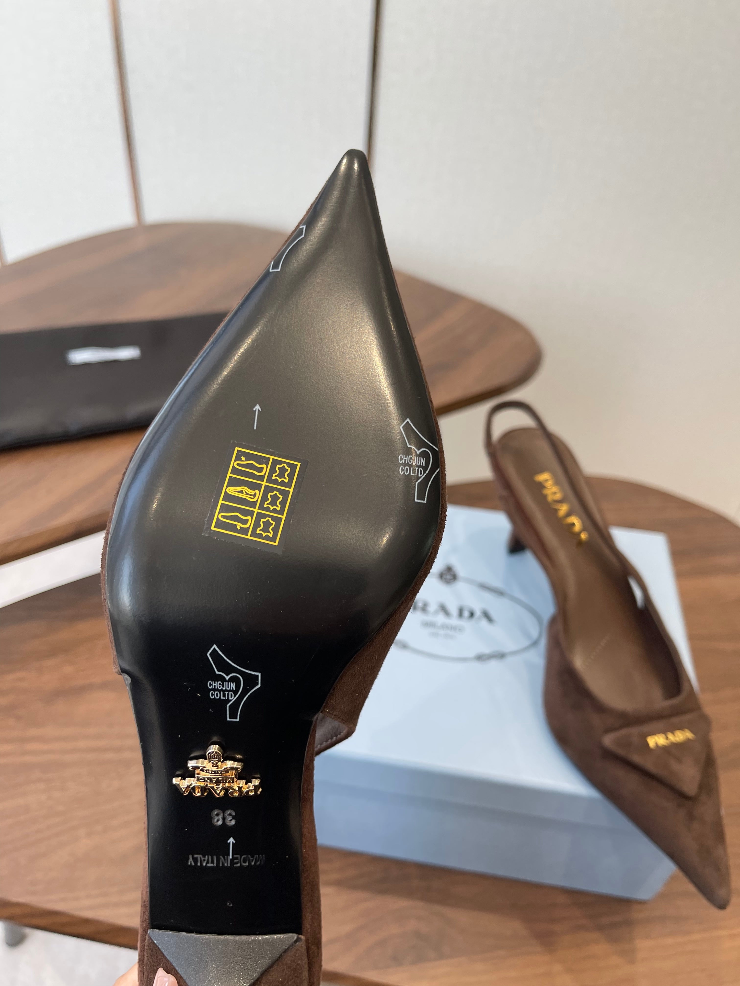 PRADA 26S SLINGBACK PUMPS 75MM IN DARK BROWN SUEDE WITH LOGO