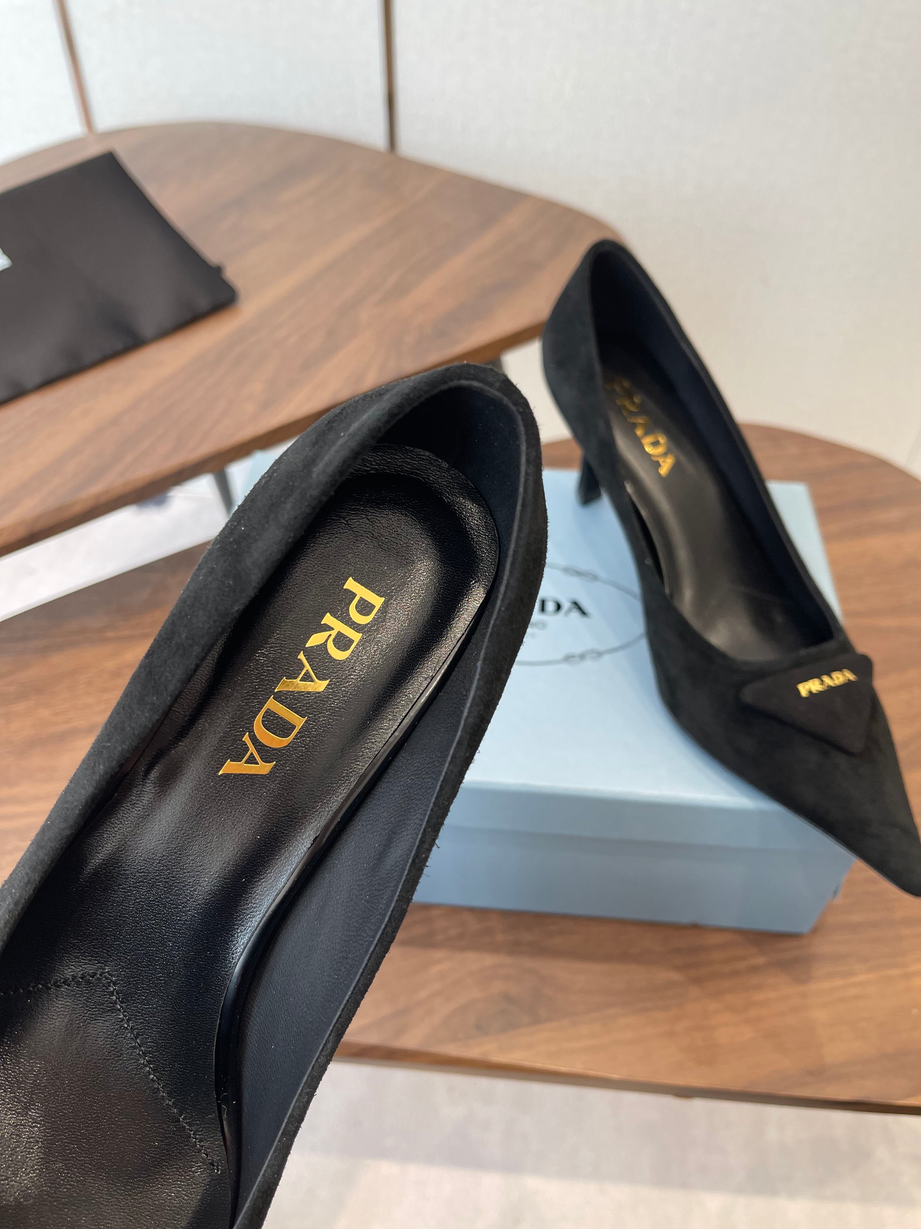 PRADA 26S POINTED TOE HIGH HEELS 75MM IN BLACK SUEDE WITH LOGO