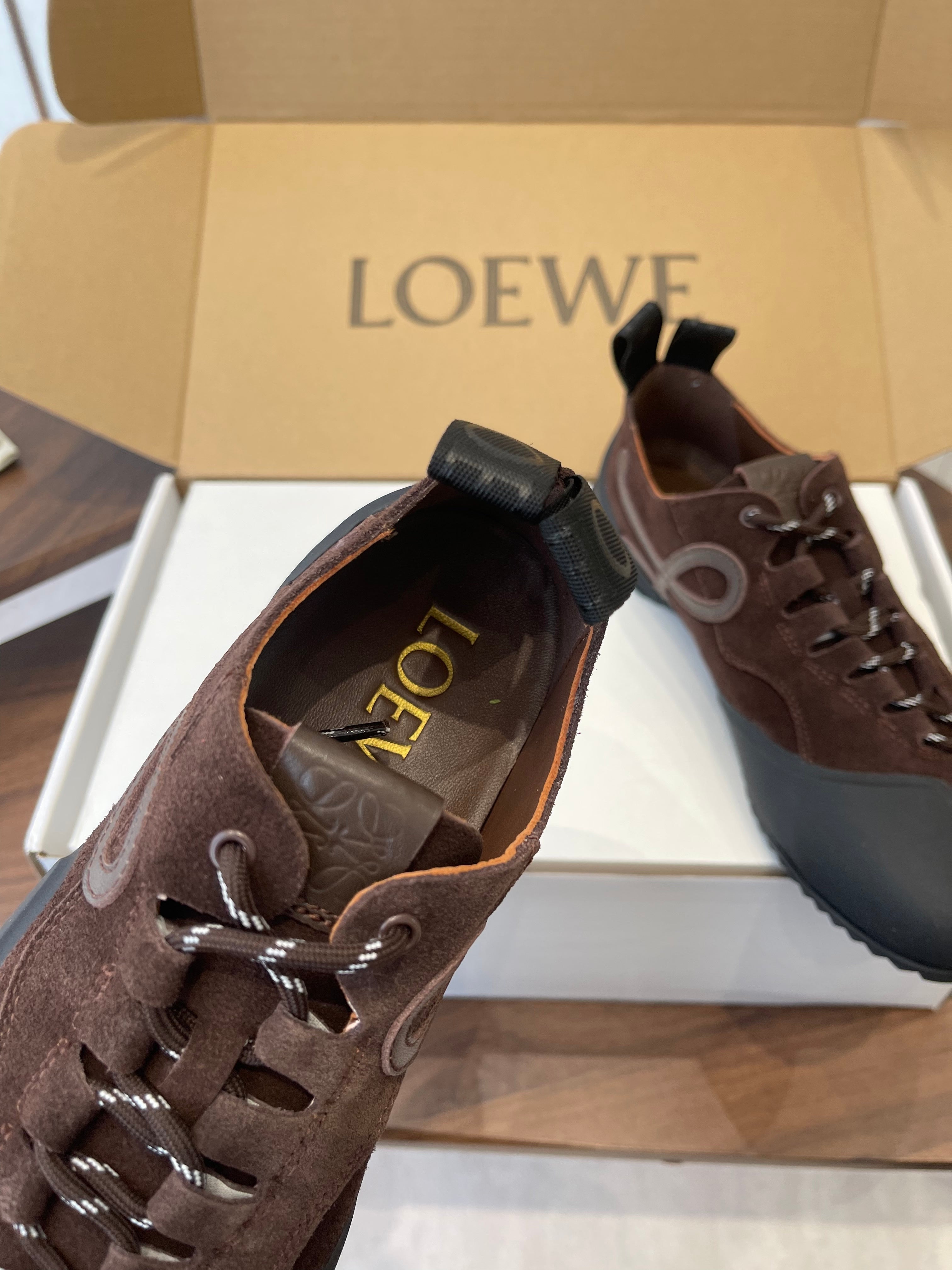 LOEWE 26S FLOW RUNNER SNEAKER 20MM IN DARK BROWN SUEDE