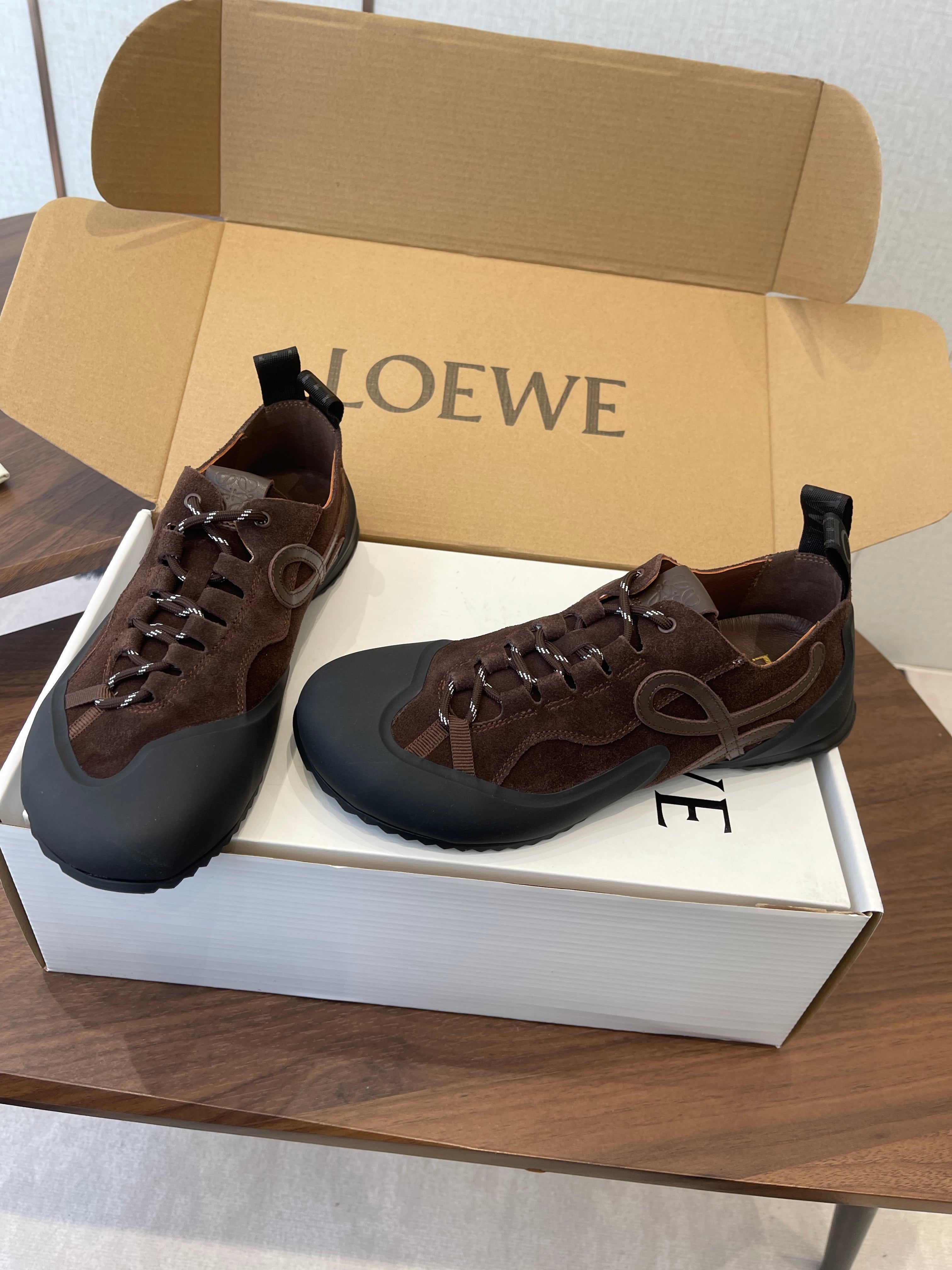 LOEWE 26S FLOW RUNNER SNEAKER 20MM IN DARK BROWN SUEDE