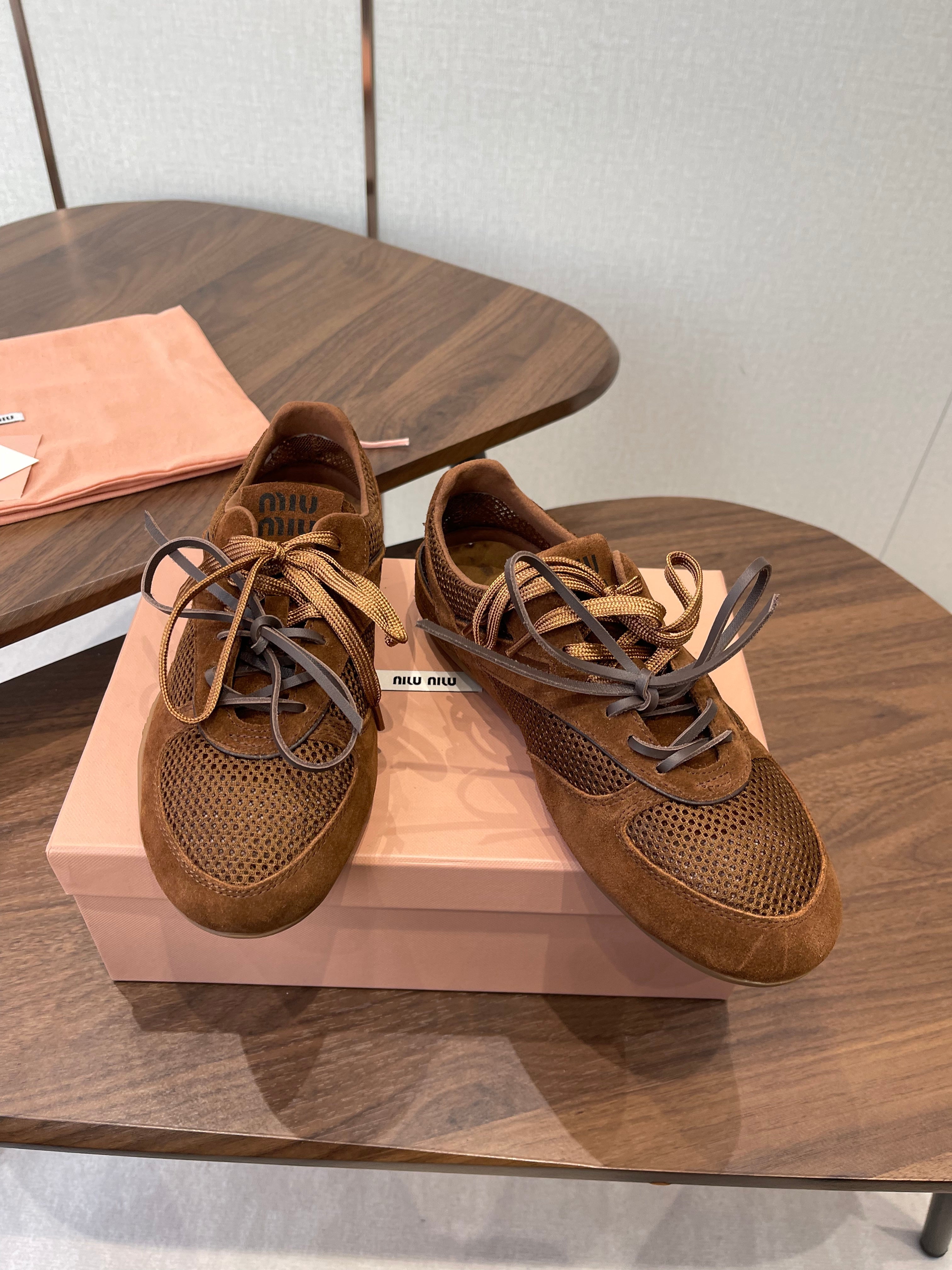 MIUMIU 26S SNEAKERS IN CARAMEL BROWN MESH AND SUEDE