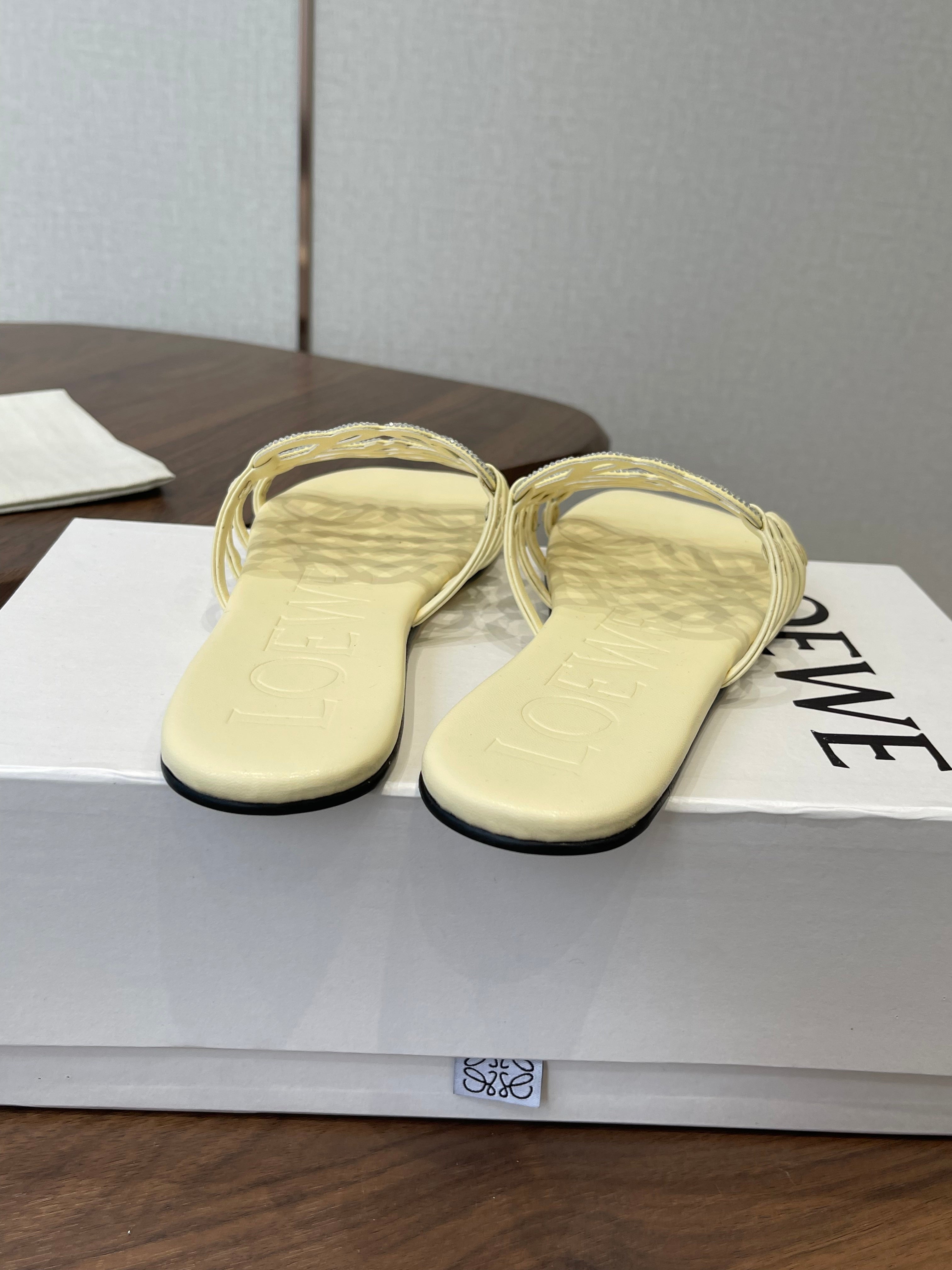 LOEWE 26S FLAT SANDALS IN LIGHT YELLOW CALFSKIN WITH CRYSTALS