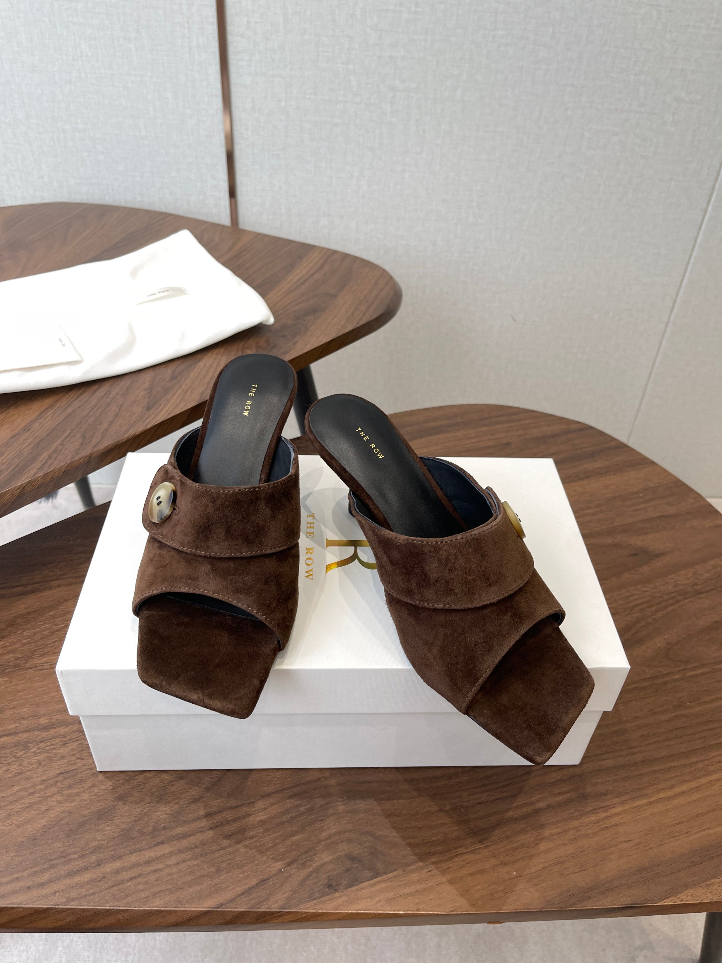 THE ROW 26S BUTTON DETAIL MULE HEELS 70MM IN BROWN SUEDE
