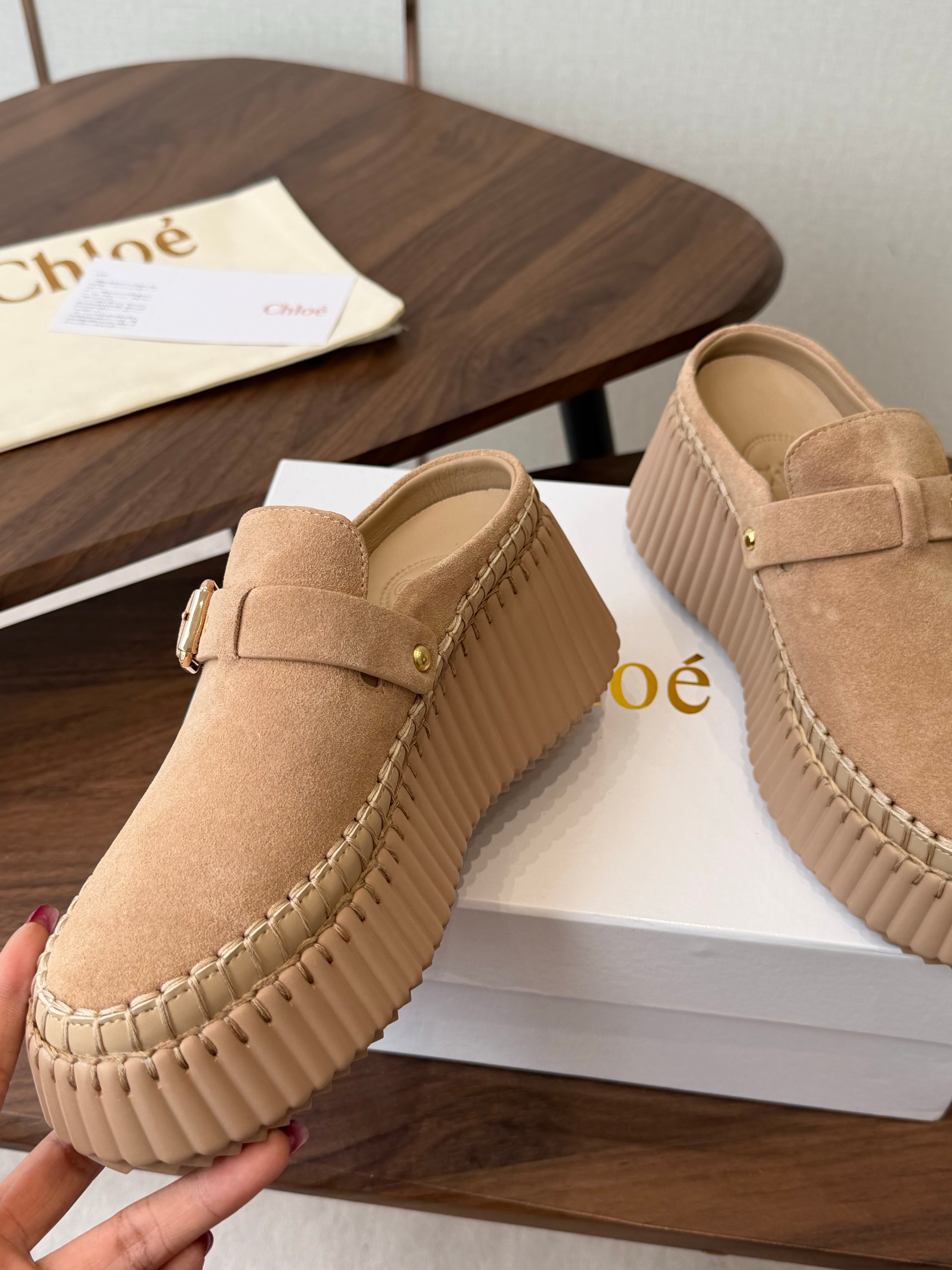 CHLOE 26S PLATFORM MULES IN NUDE BEIGE SUEDE