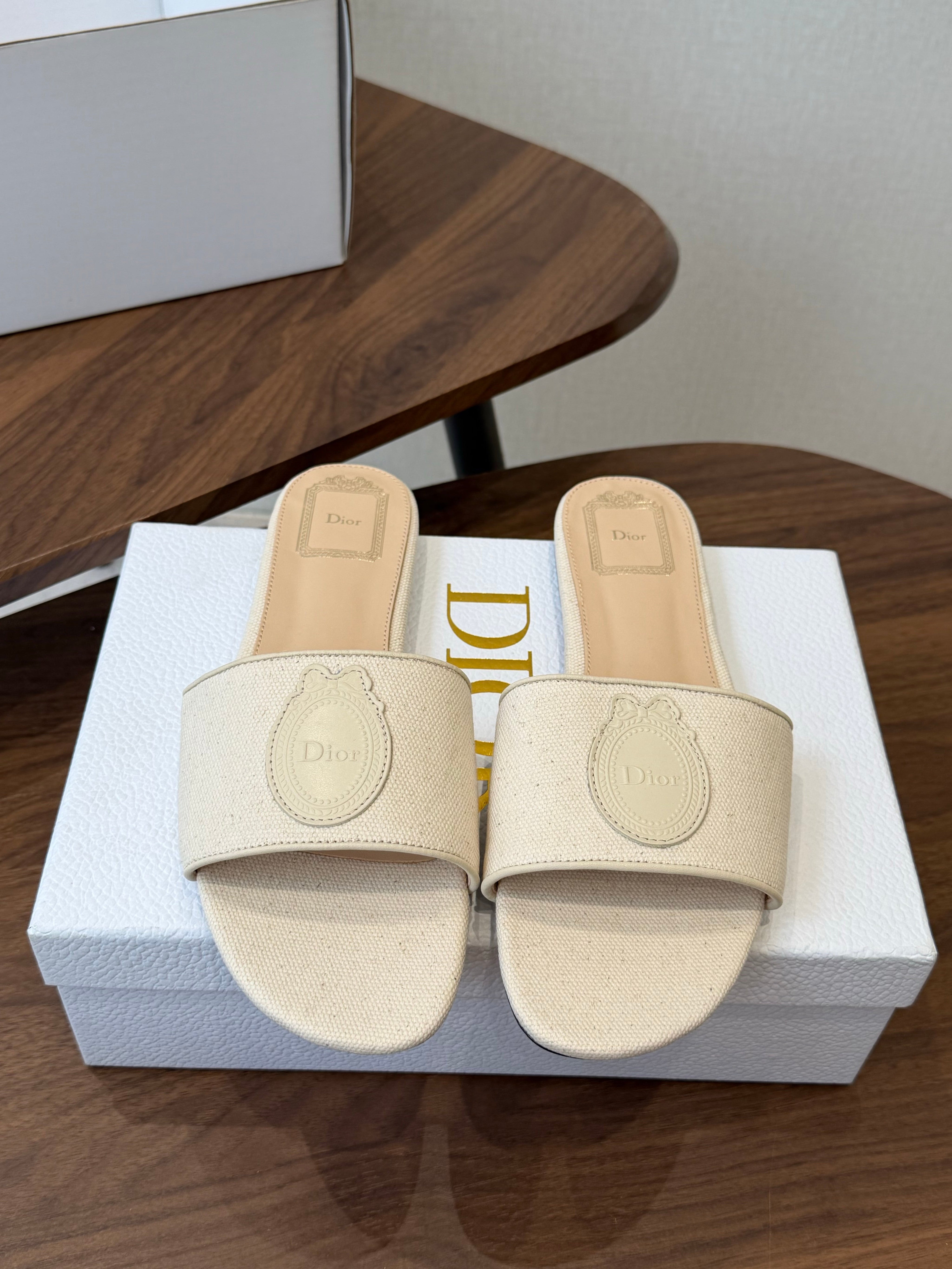 DIOR 26S D-BADGE FLAT SLIDE SANDALS IN IVORY WHITE CANVAS AND CALFSKIN
