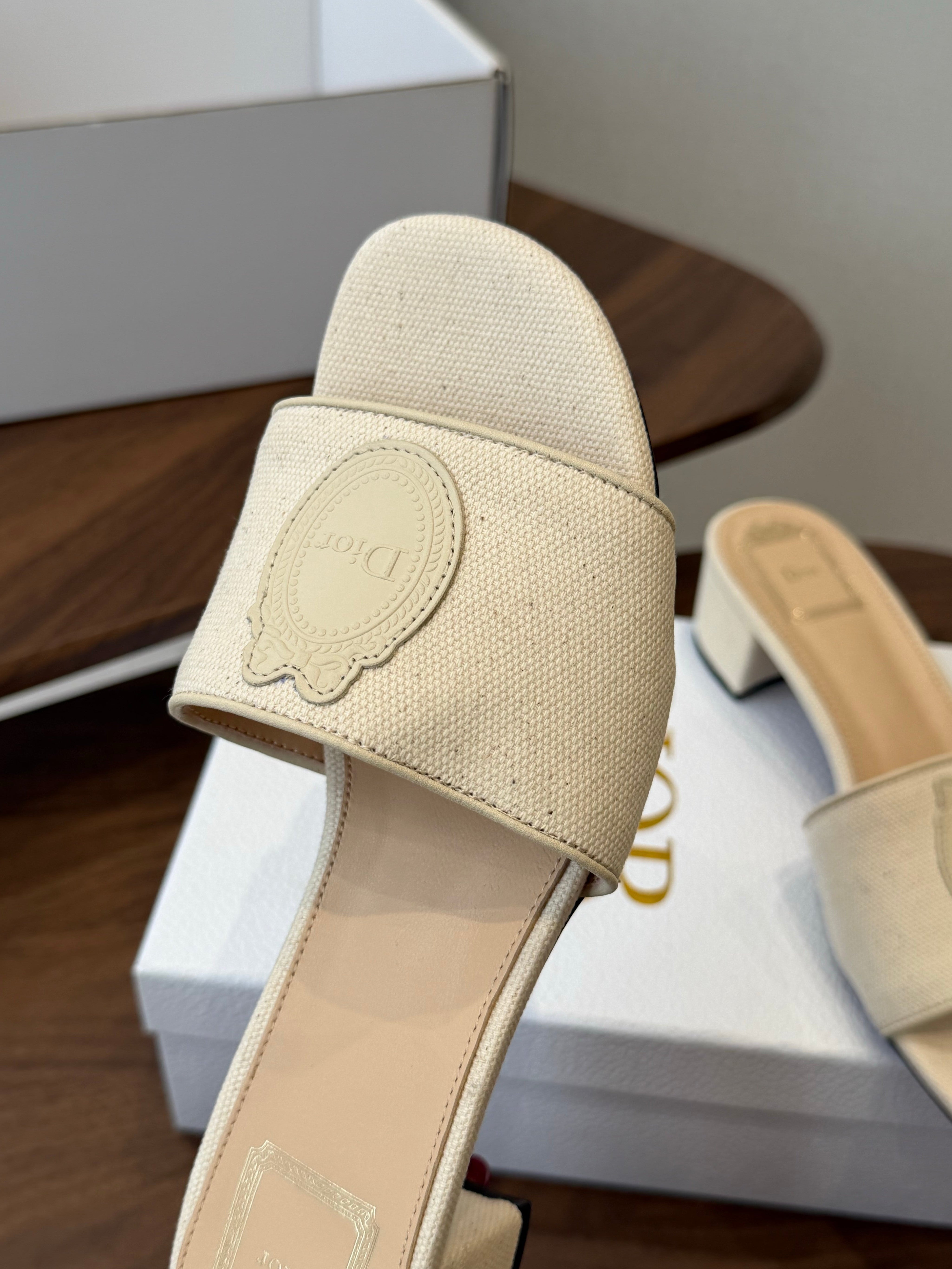 DIOR 26S D-BADGE SLIDE SANDALS IN IVORY WHITE CANVAS AND CALFSKIN