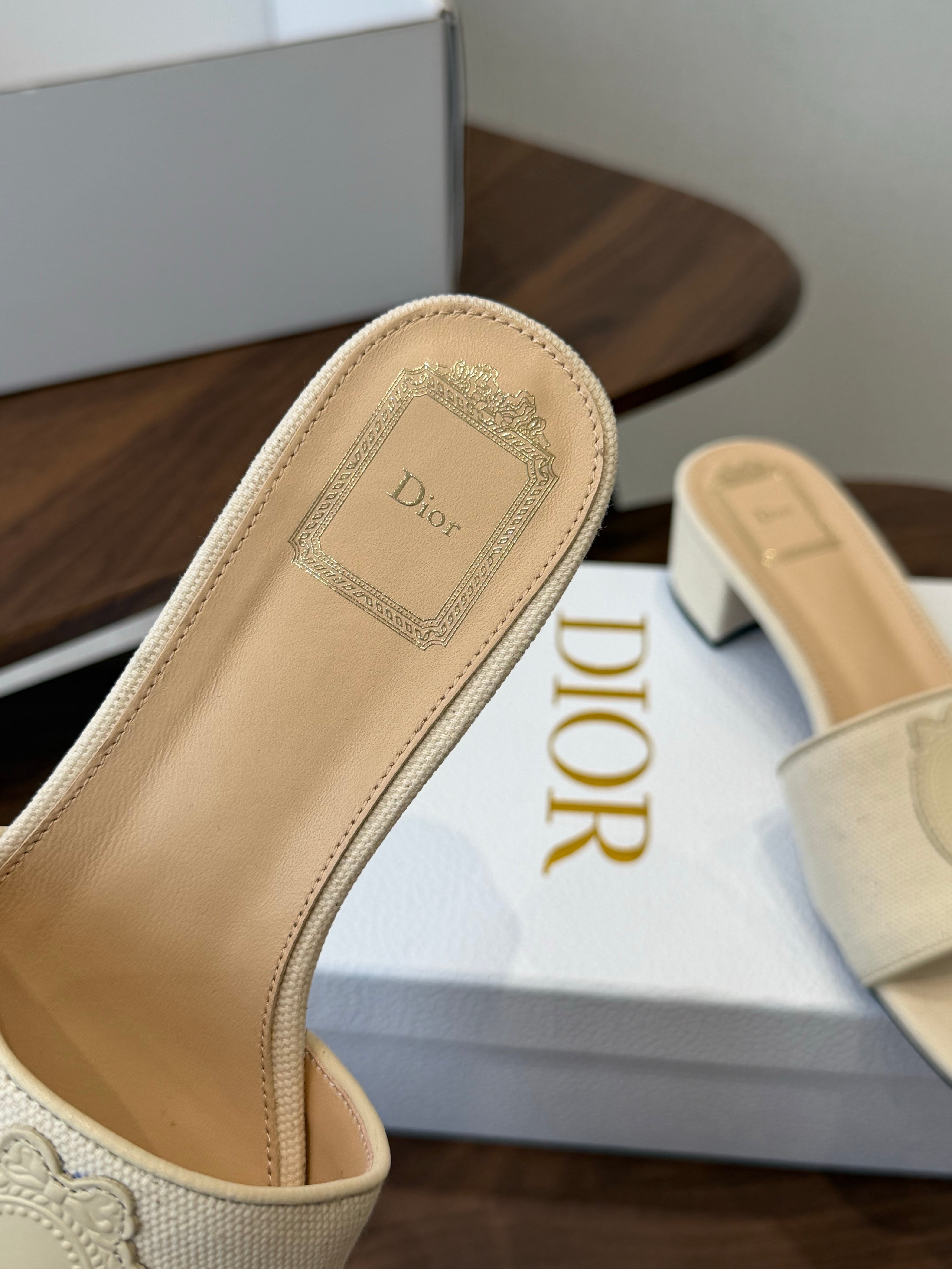 DIOR 26S D-BADGE SLIDE SANDALS IN IVORY WHITE CANVAS AND CALFSKIN