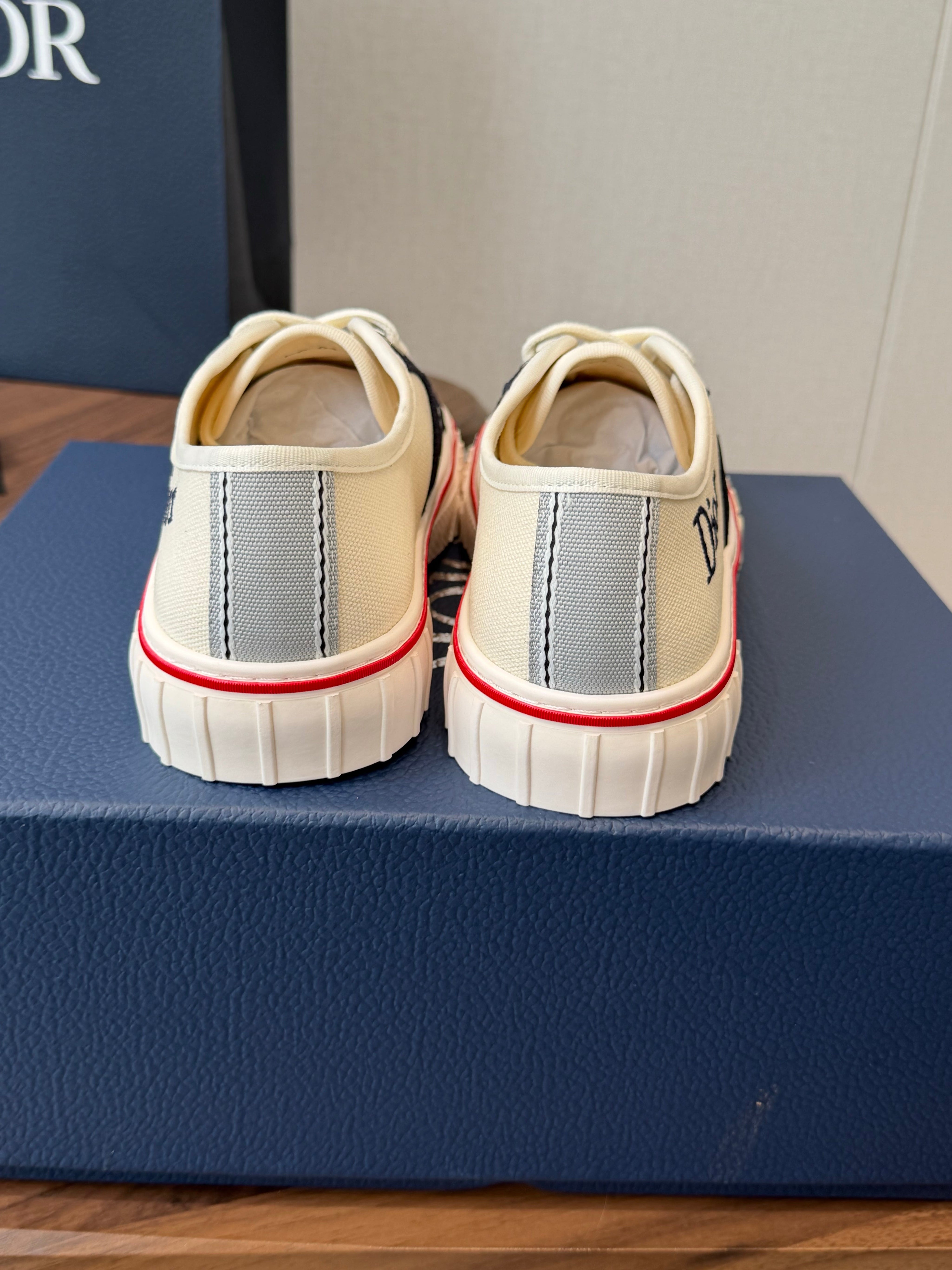 DIOR 26S LOW-TOP SNEAKERS 30MM IN IVORY WHITE AND NAVY BLUE CANVAS
