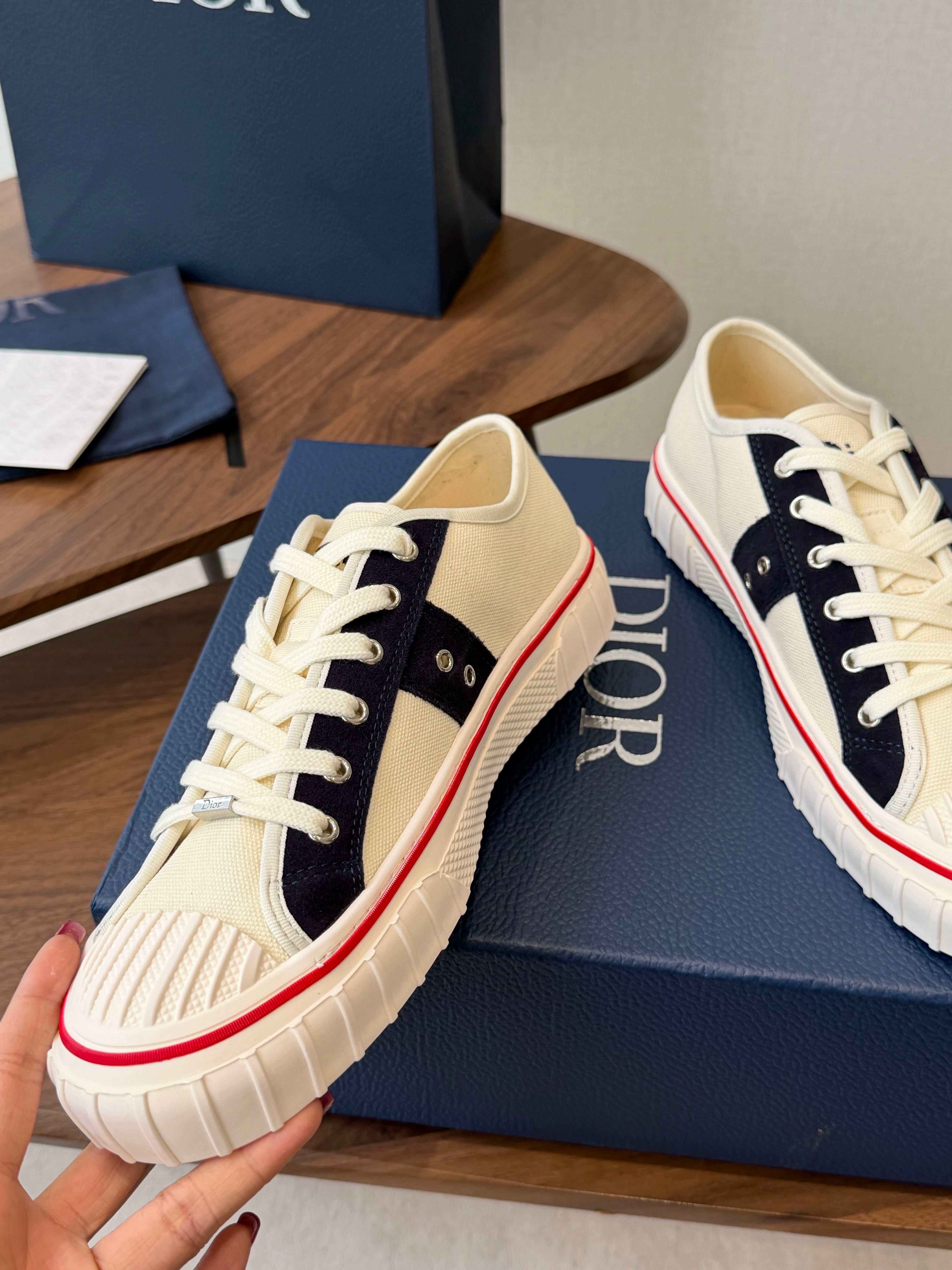 DIOR 26S LOW-TOP SNEAKERS 30MM IN IVORY WHITE AND NAVY BLUE CANVAS