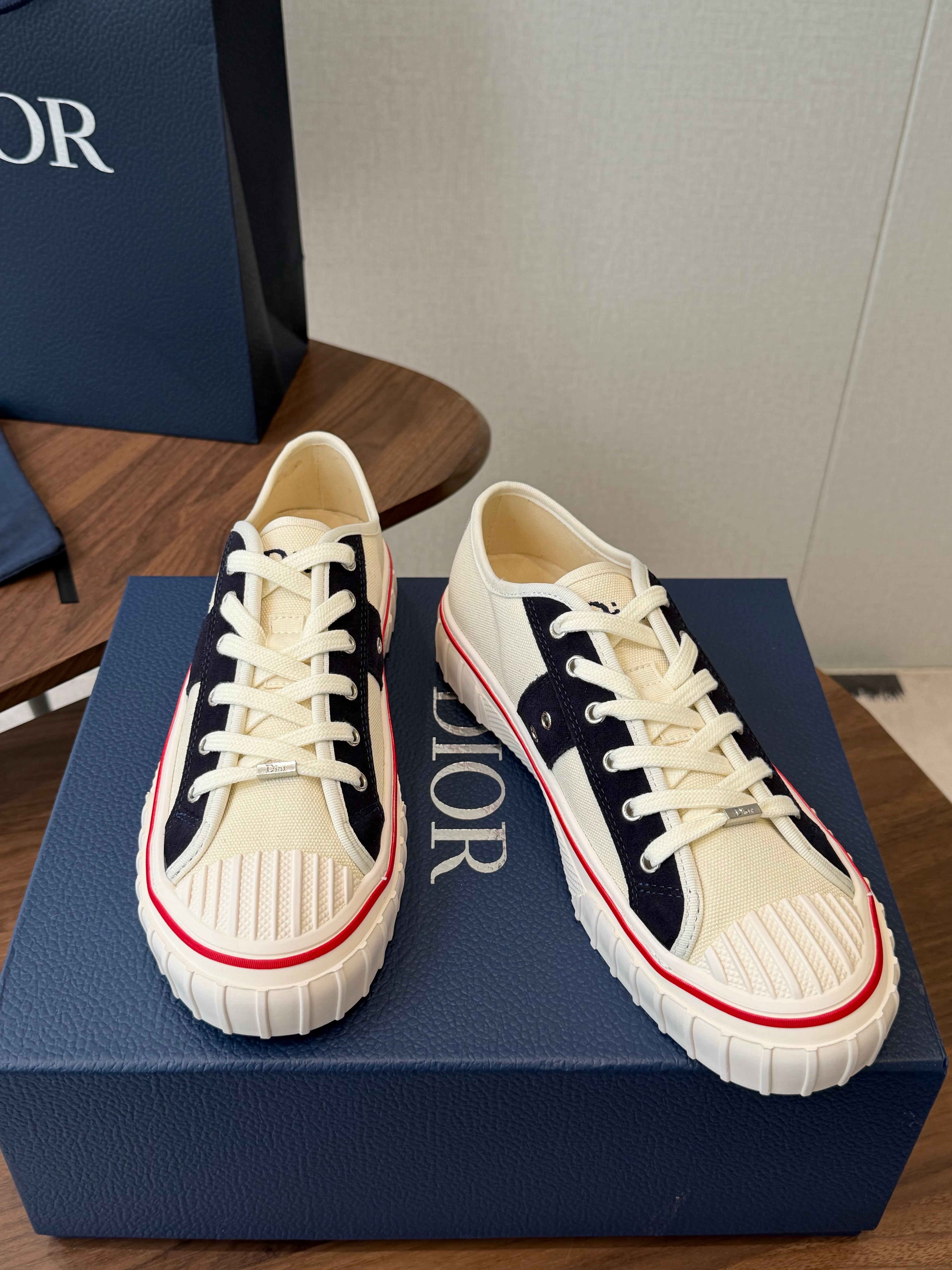 DIOR 26S LOW-TOP SNEAKERS 30MM IN IVORY WHITE AND NAVY BLUE CANVAS