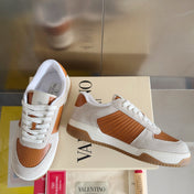 VALENTINO 25S GARAVANI FREEDOTS SNEAKERS IN BEIGE SUEDE AND ORANGE LAMBSKIN