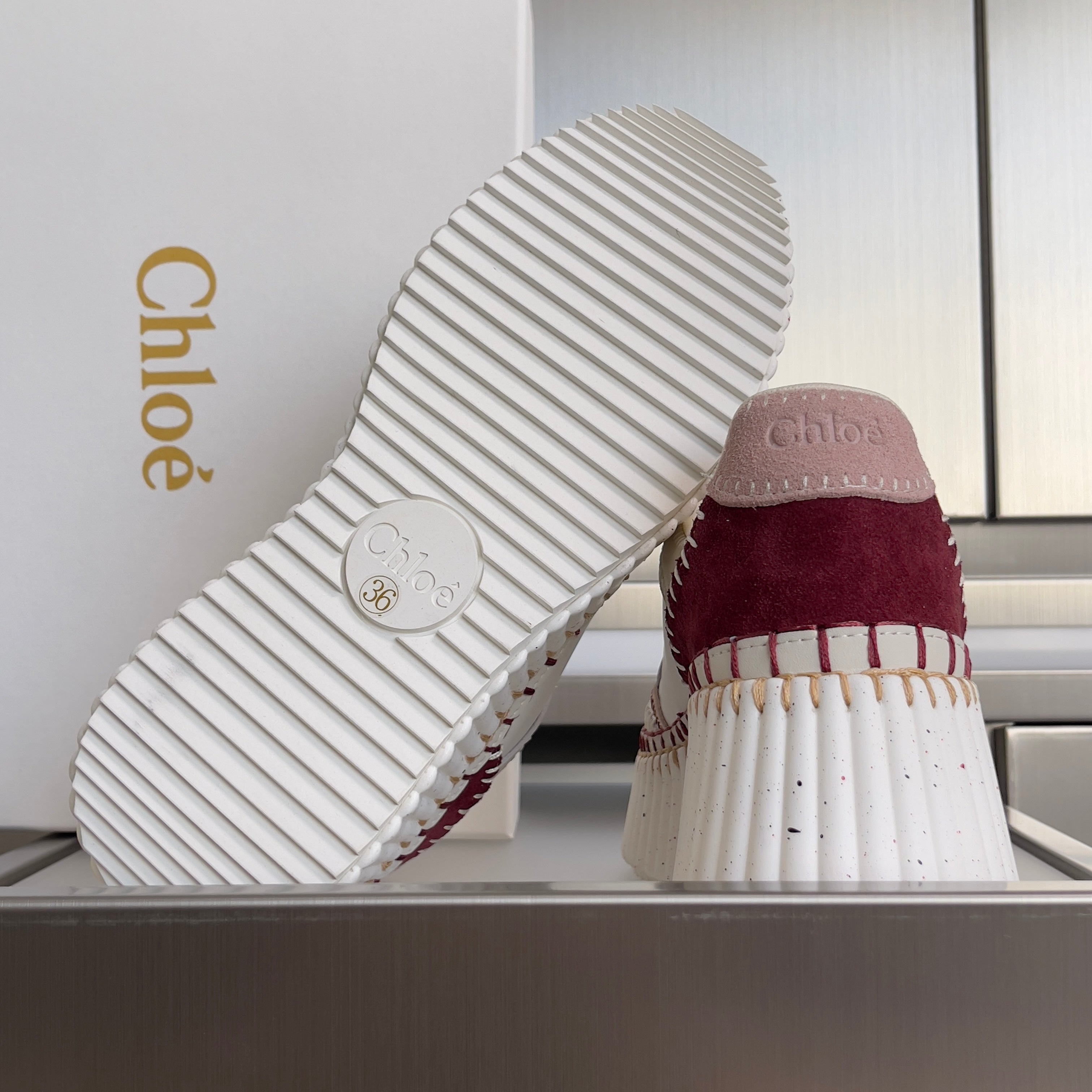 CHLOÉ 26S WEDGE SNEAKERS 70 MM IN WHITE CALFSKIN AND DARK RED SUEDE