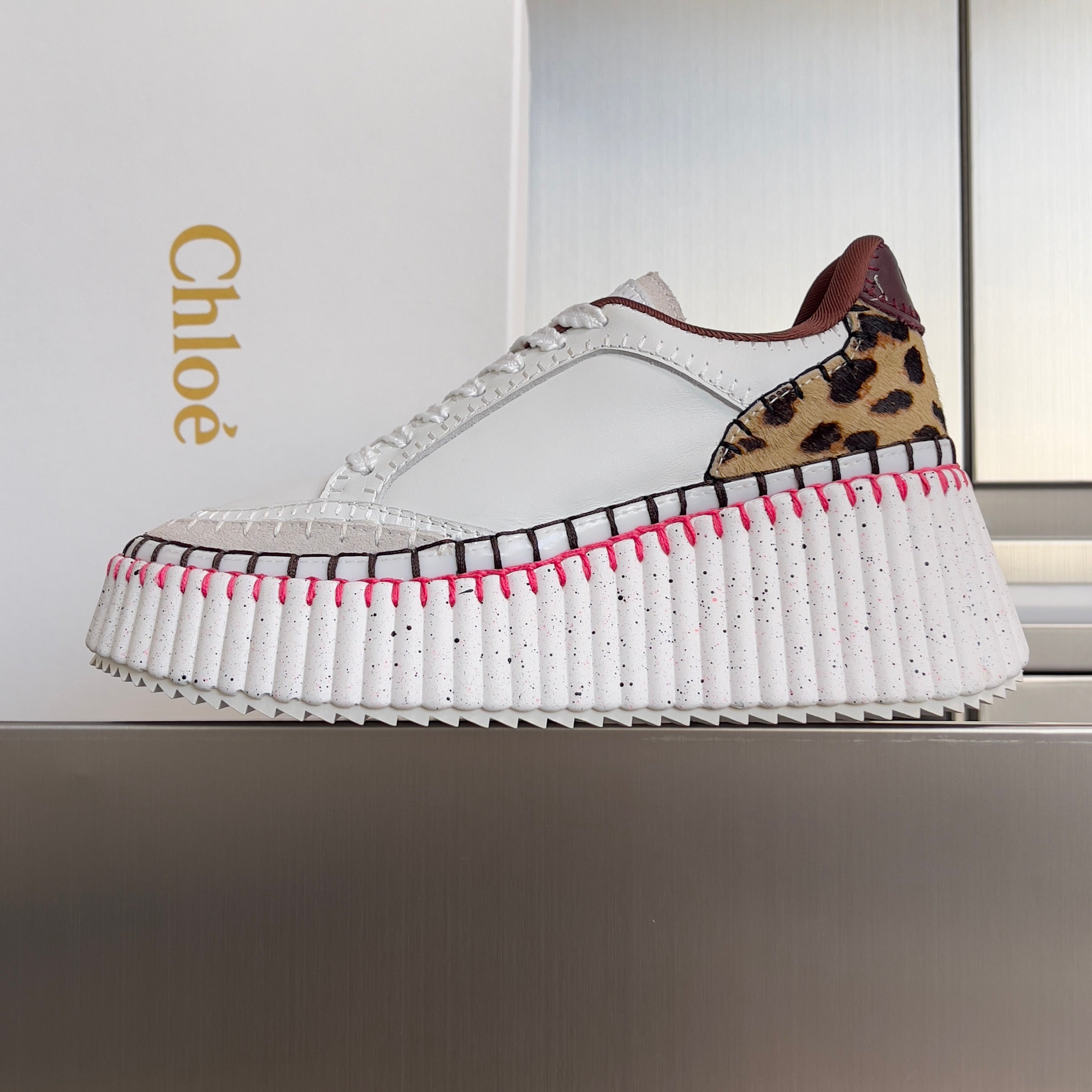CHLOÉ 26S WEDGE SNEAKERS 70 MM IN WHITE CALFSKIN AND LEOPARD PRINT PONY HAIR