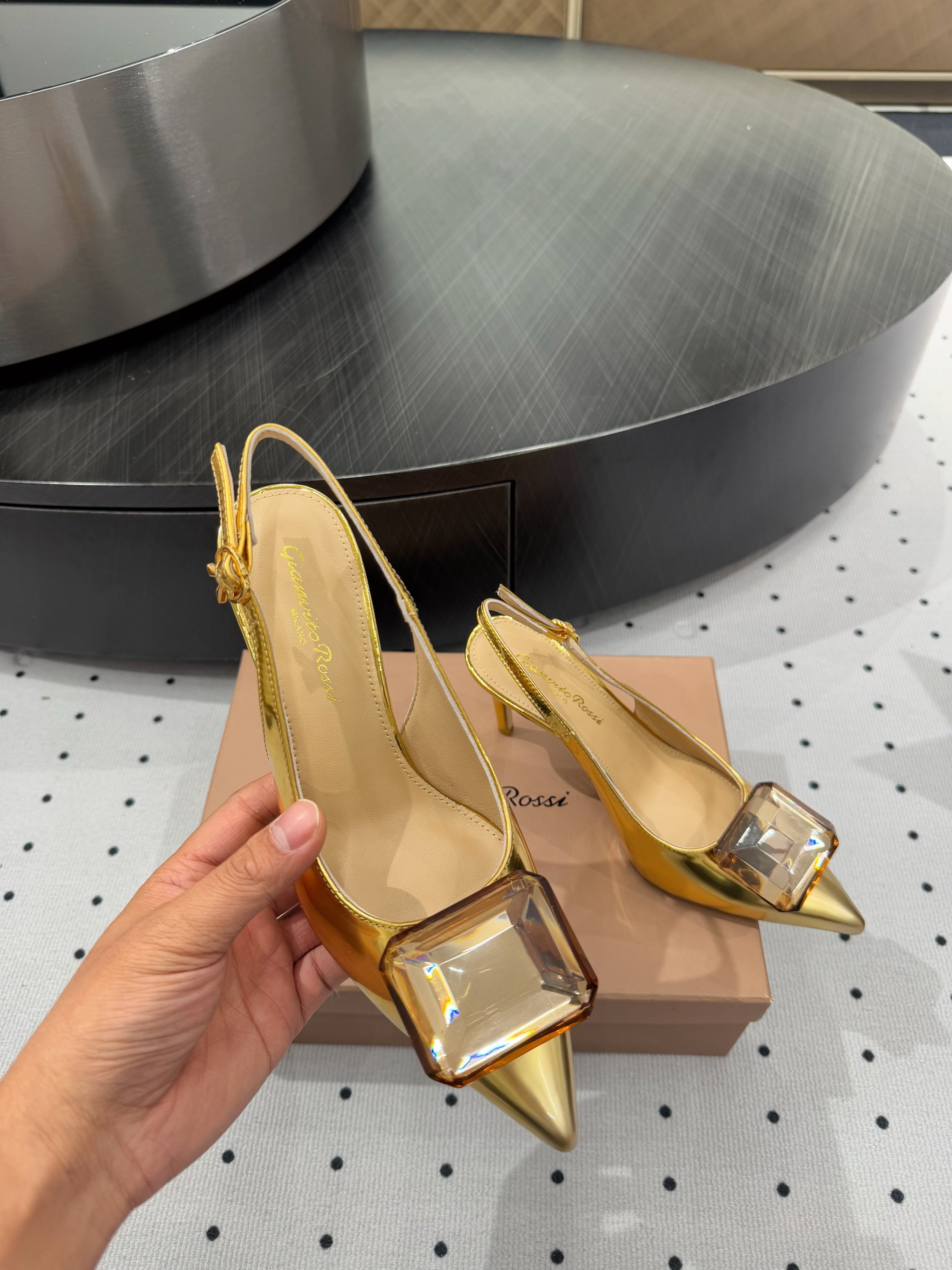 GIANVITO ROSSI 26S HIGH-HEEL SLINGBACKS 85 MM IN GOLD LAMBSKIN