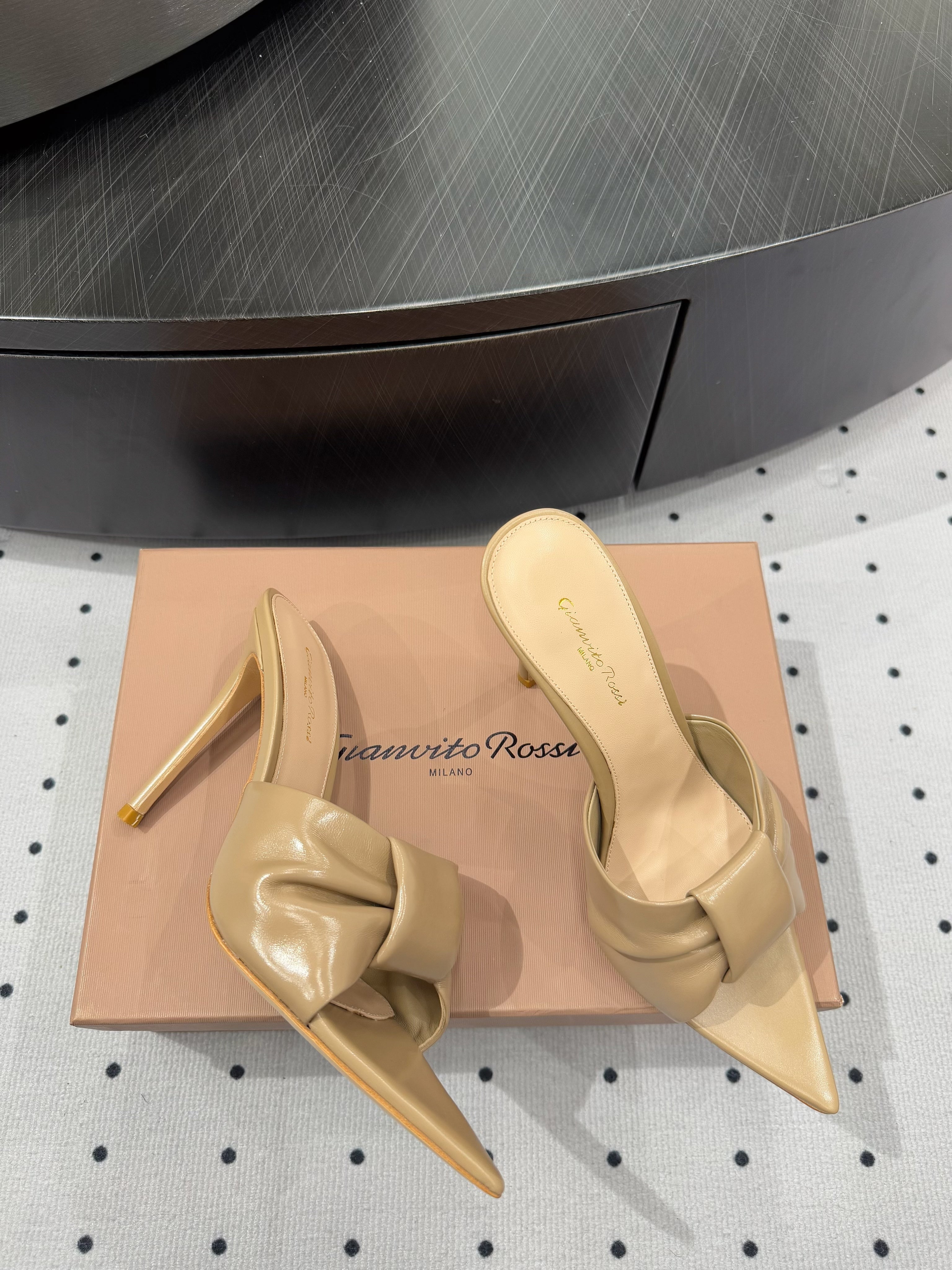 GIANVITO ROSSI 26S KNOTTED STRAP SANDALS 105 MM IN BEIGE LAMBSKIN