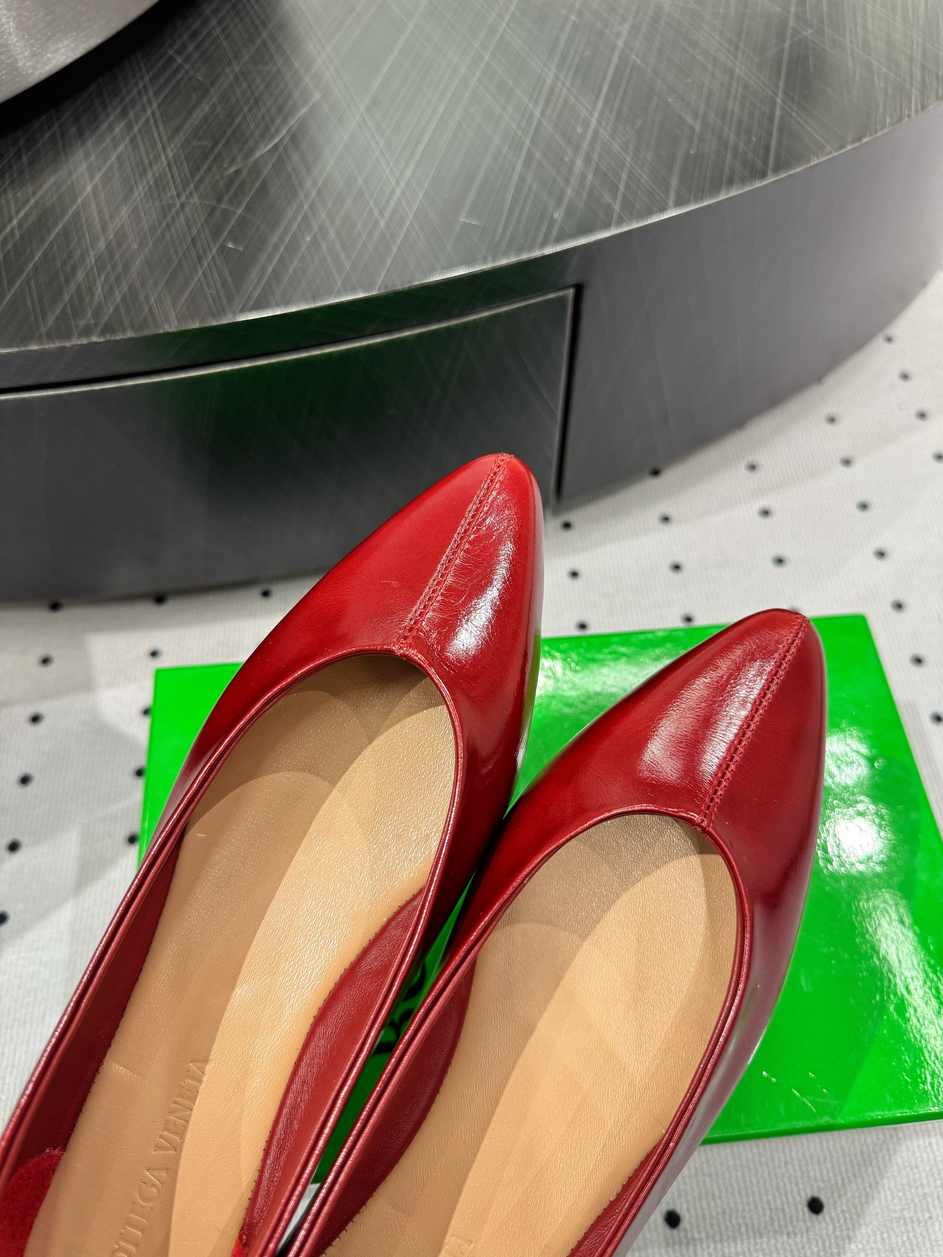 BOTTEGA VENETA 26S BALLET FLATS IN RED CALFSKIN