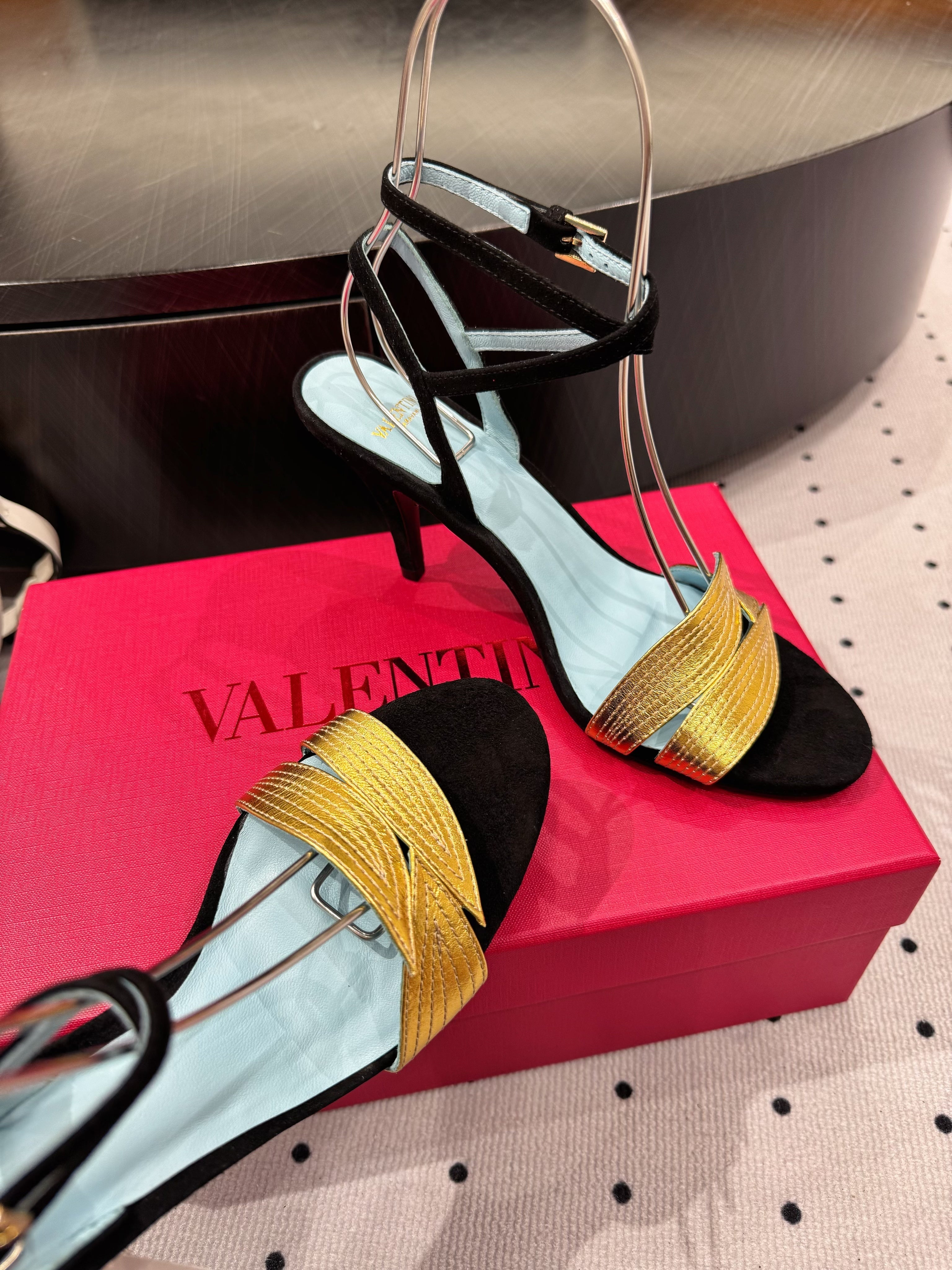 VLTN HIGH SANDAL 25S 60 MM IN BLACK SUEDE AND GOLD CALFSKIN