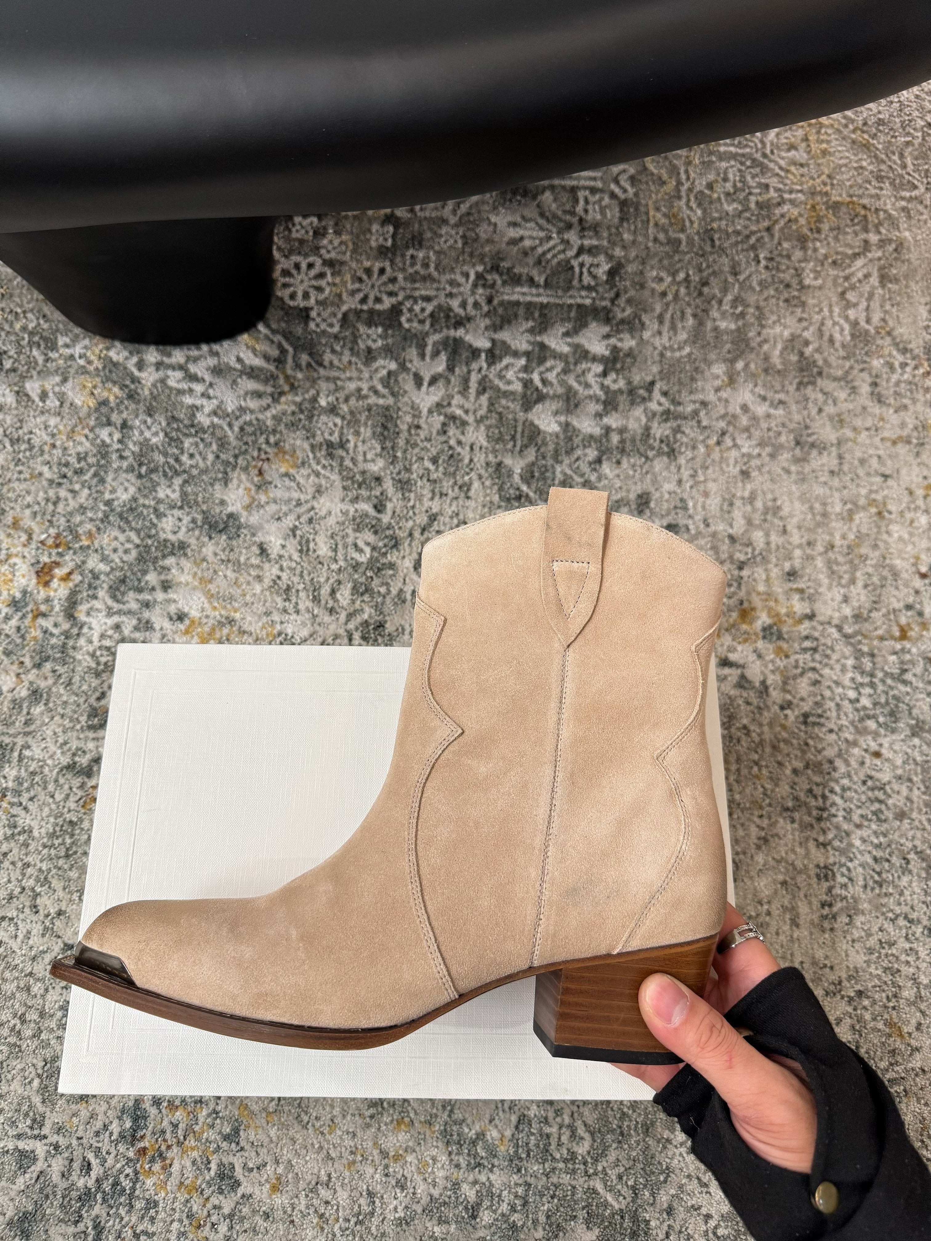 CELINE 26S ANKLE BOOTS 55 MM IN BEIGE SUEDE